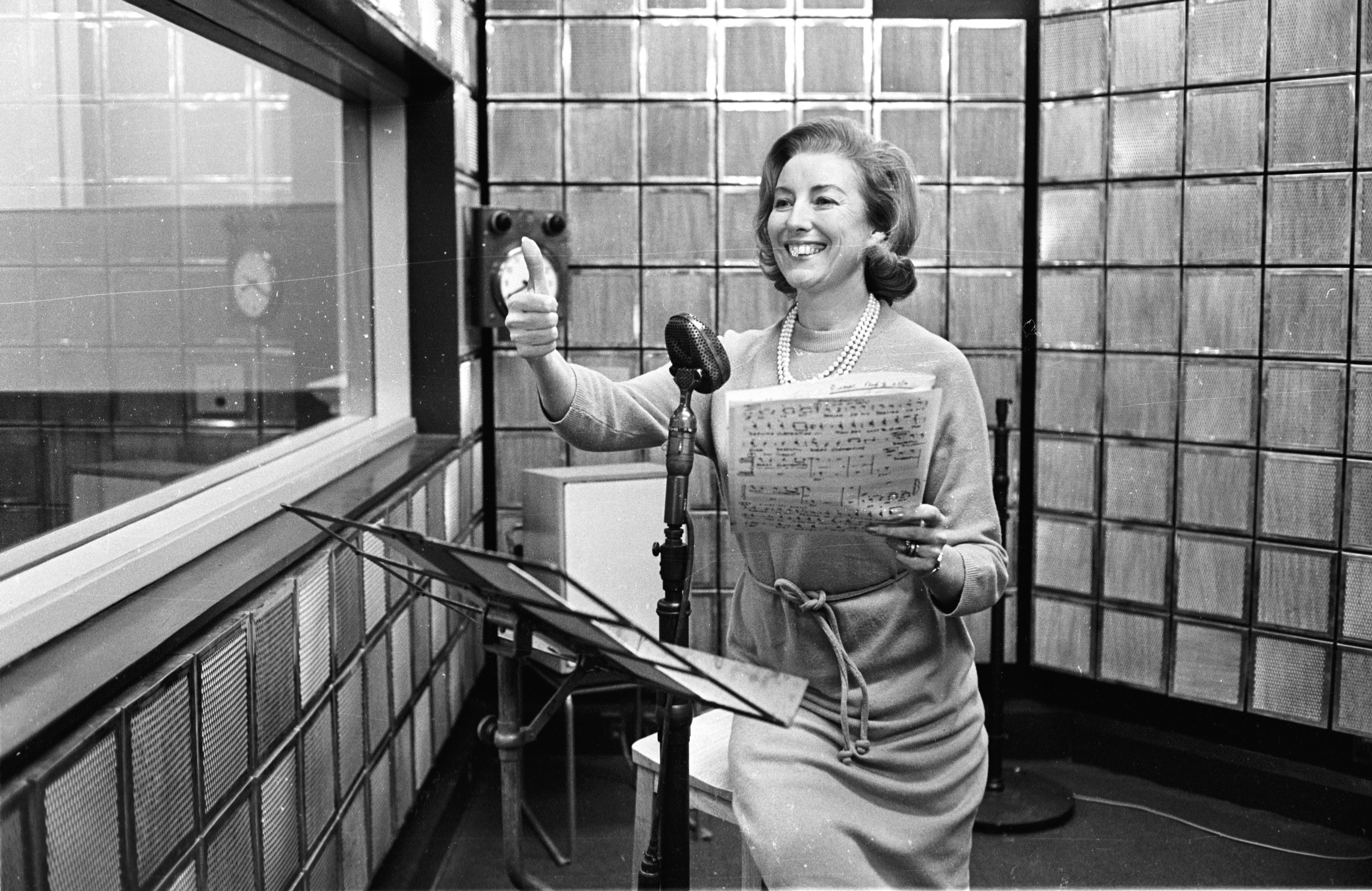 Vera Lynn rehearsing her new radio show, December 31, 1965. | Source: Getty Images