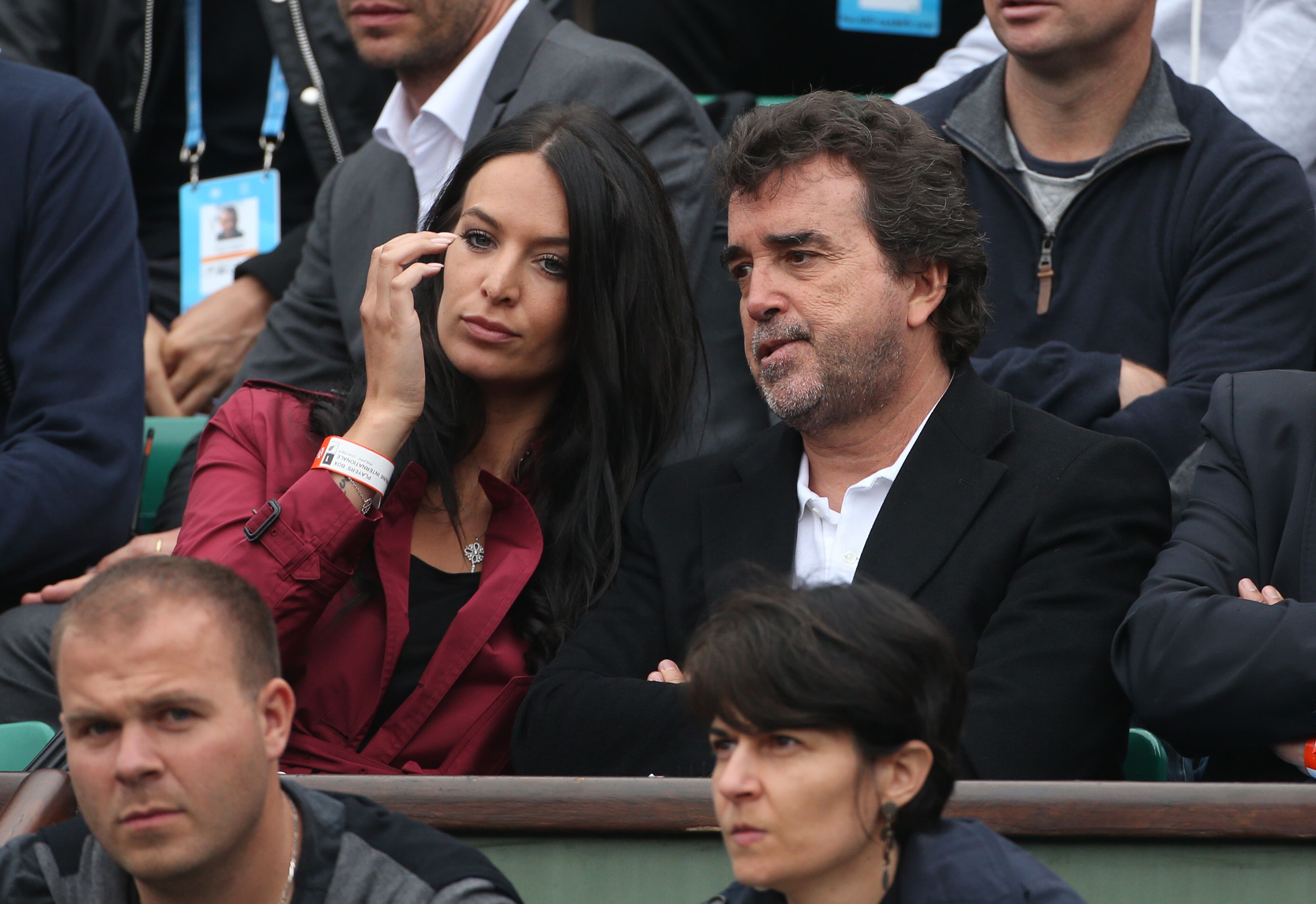 Arnaud Lagardere et sa femme Jade Lagardere, le 1er juin 2016 à Paris, en France. | Photo : Getty Images