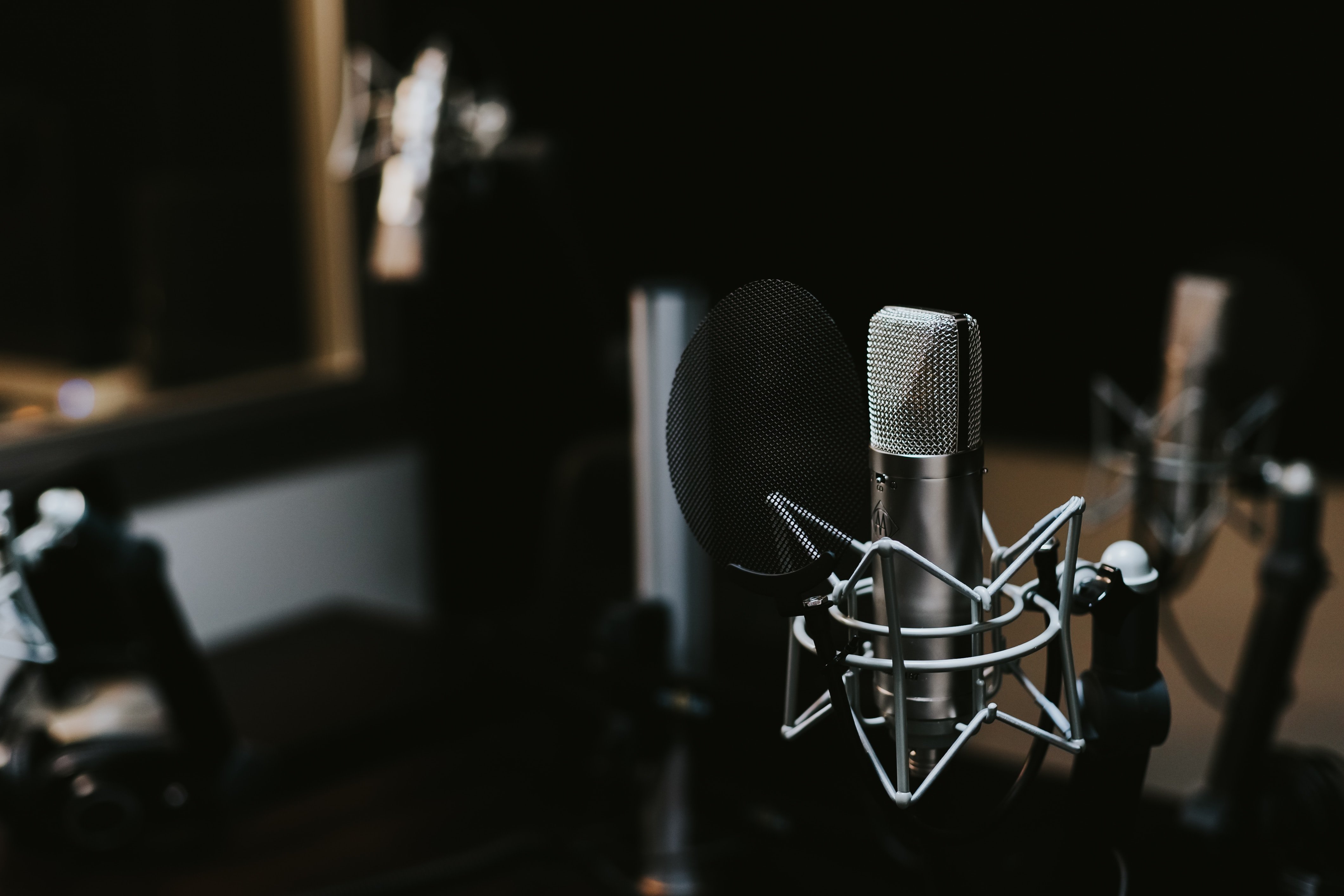 A radio broadcast room | Source: Unsplash.com