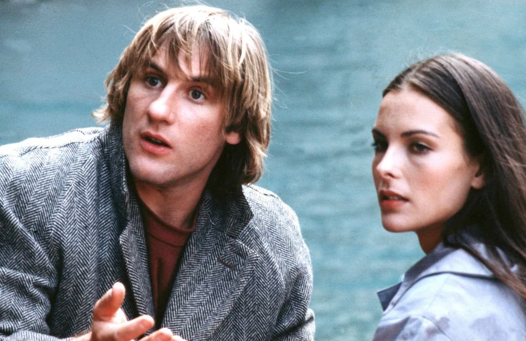 Gérard Depardieu avec Carole Bouquet. | Photo : Getty Images