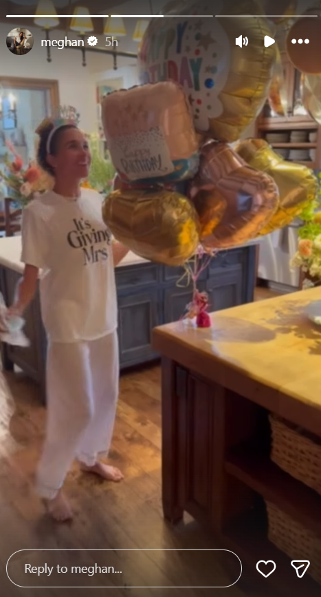 The Duchess danced around her kitchen as "Happy Birthday" played in the background while breakfast cooked on the stove. Harry could be heard off-camera during the lighthearted moment. | Source: Instagram/meghan