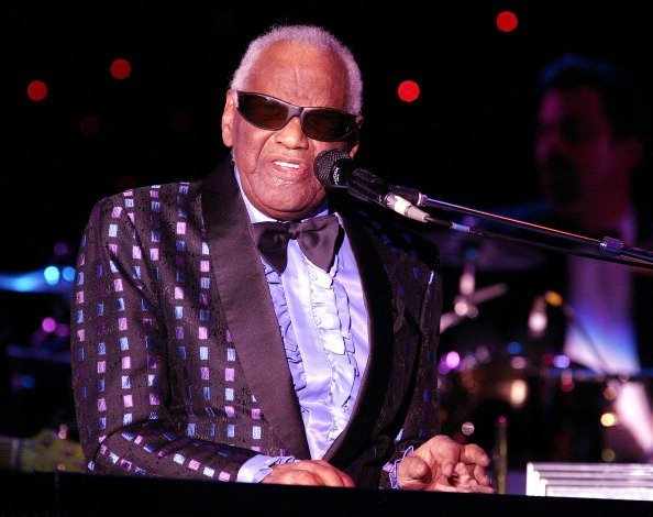 Ray Charles appears on stage in The Superstar Theater July 4, 2003. | Photo: GettyImages