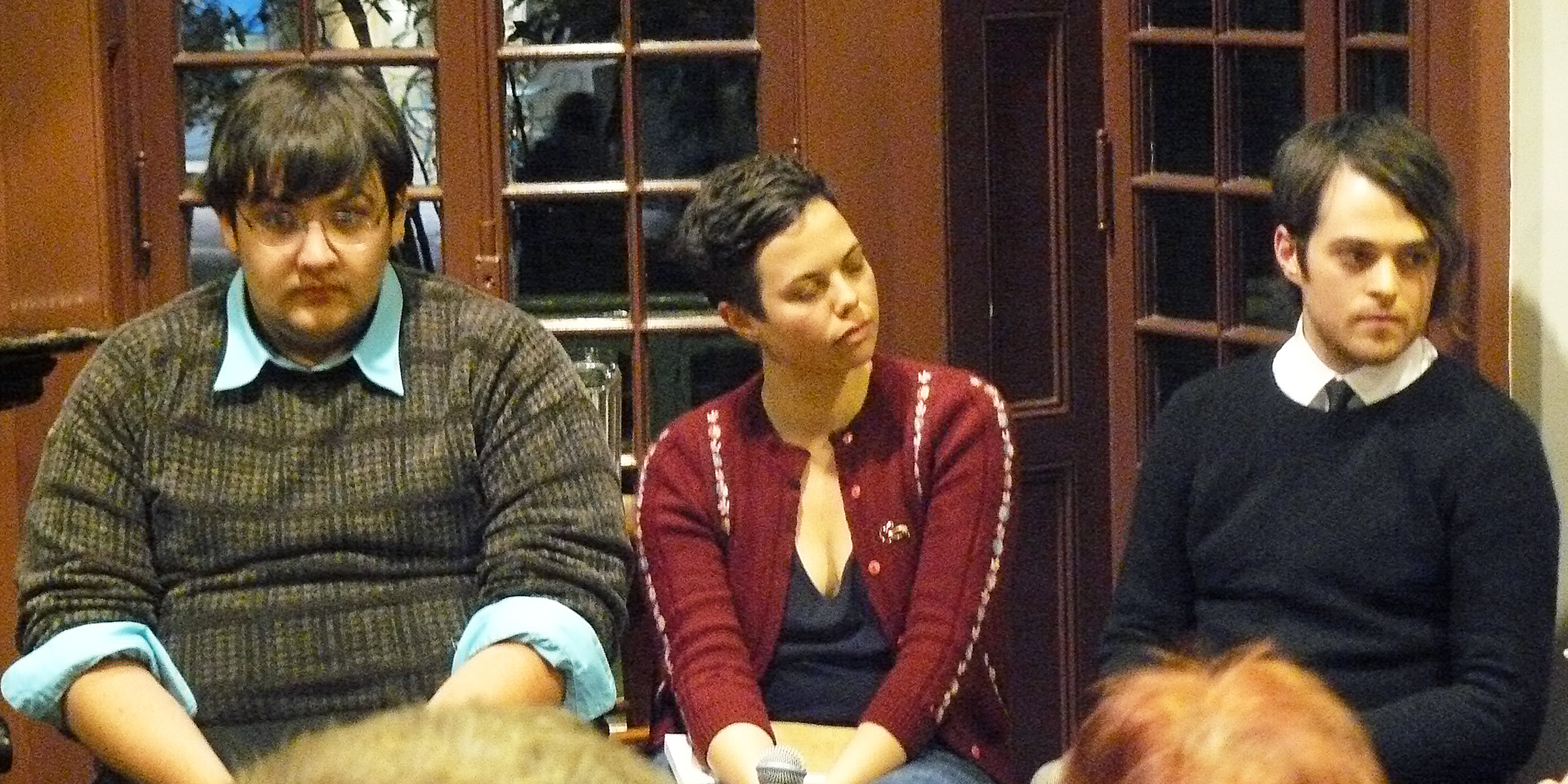 People sitting together | Source: Flickr