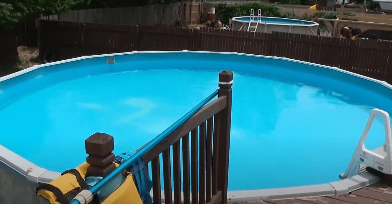 The pool Carmella Giederman fell into | Photo: Youtube.com/WBNS 10TV