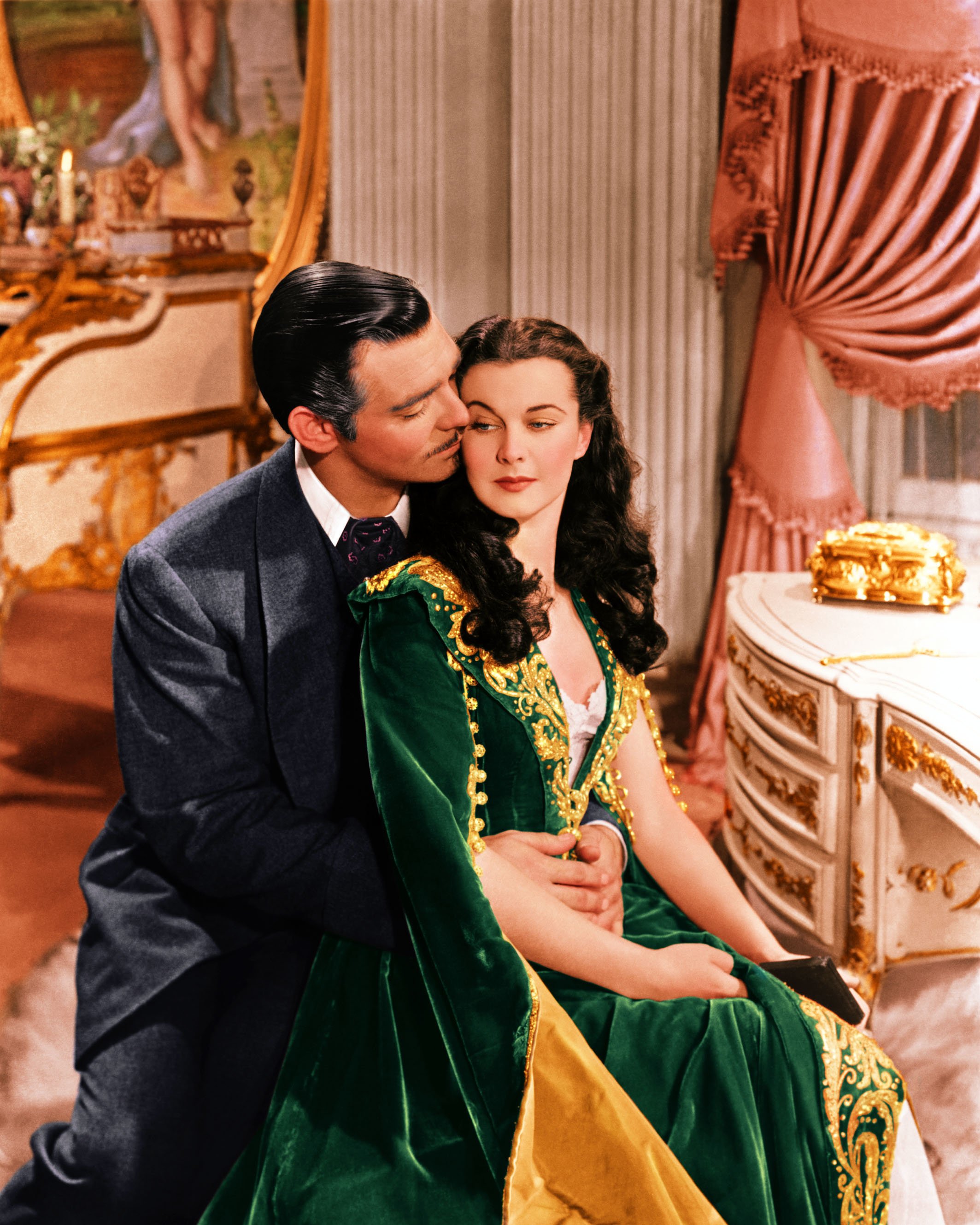 Clark Gable (19011960), US actor, and Vivien Leigh (1913-1967), British actress, in a publicity still issued for the film, 'Gone with the Wind', 1939. The drama, directed by Victor Fleming (1889-1949), starred Gable as 'Rhett Butler', and Leigh as 'Scarlett O'Hara'. | Source: Getty Images