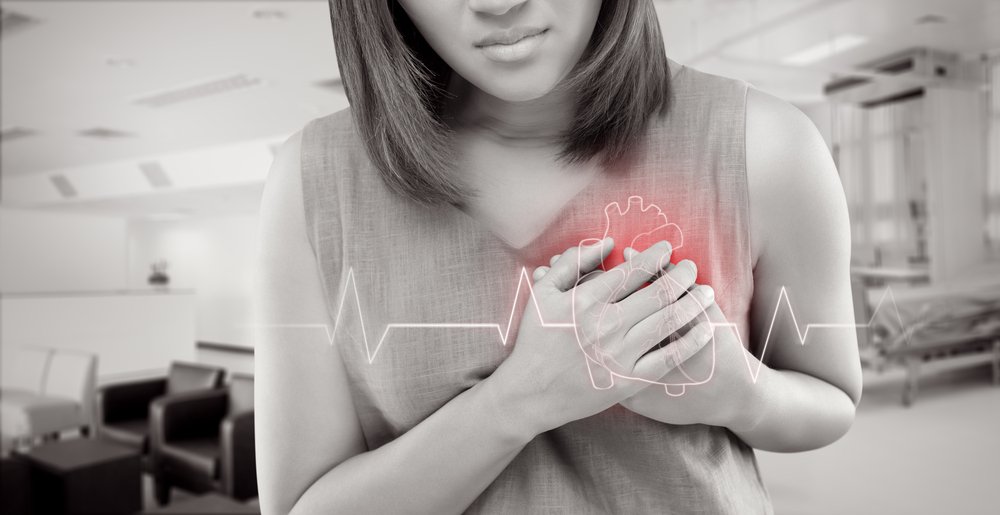 Mujer con ataque cardíaco. | Foto: Shutterstock