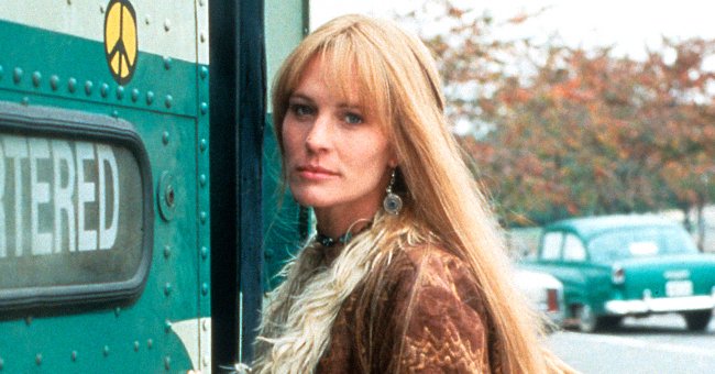 Robin Wright boards a bus in a scene from the 1994 film "Forrest Gump."  | Photo: Getty Images