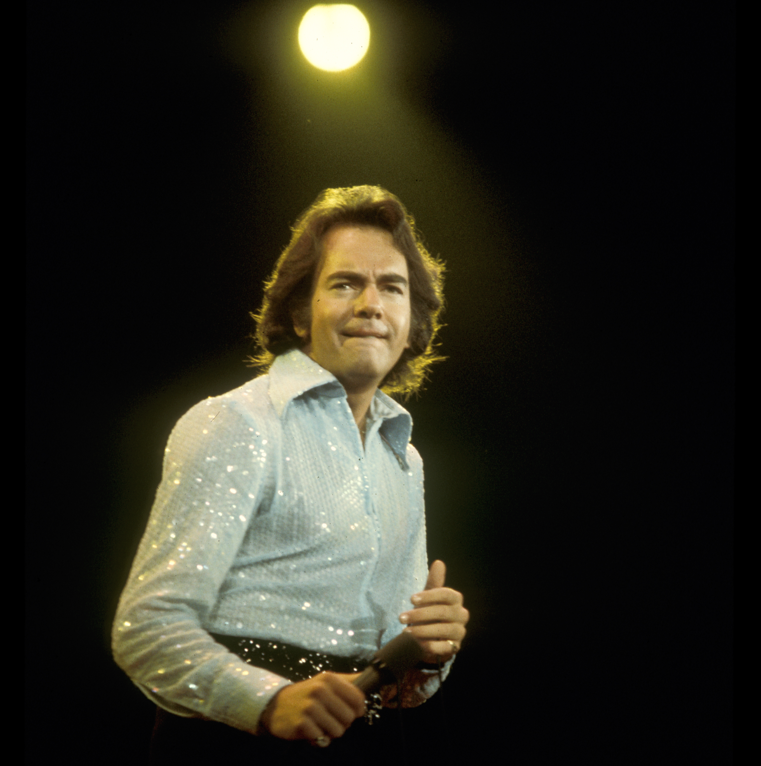 The singer performs onstage, circa 1977 | Source: Getty Images