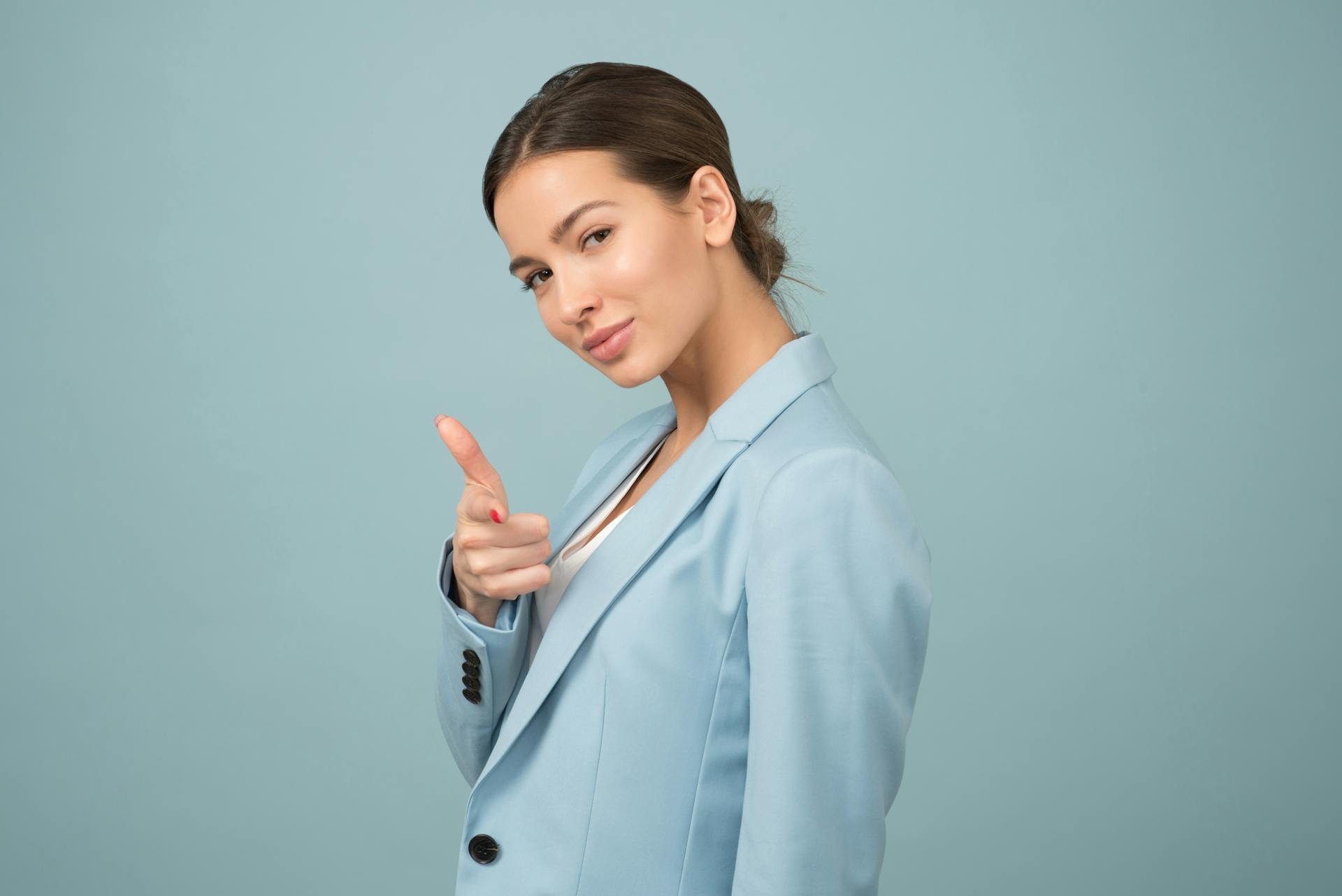 A woman pointing at the camera | Source: Pexels