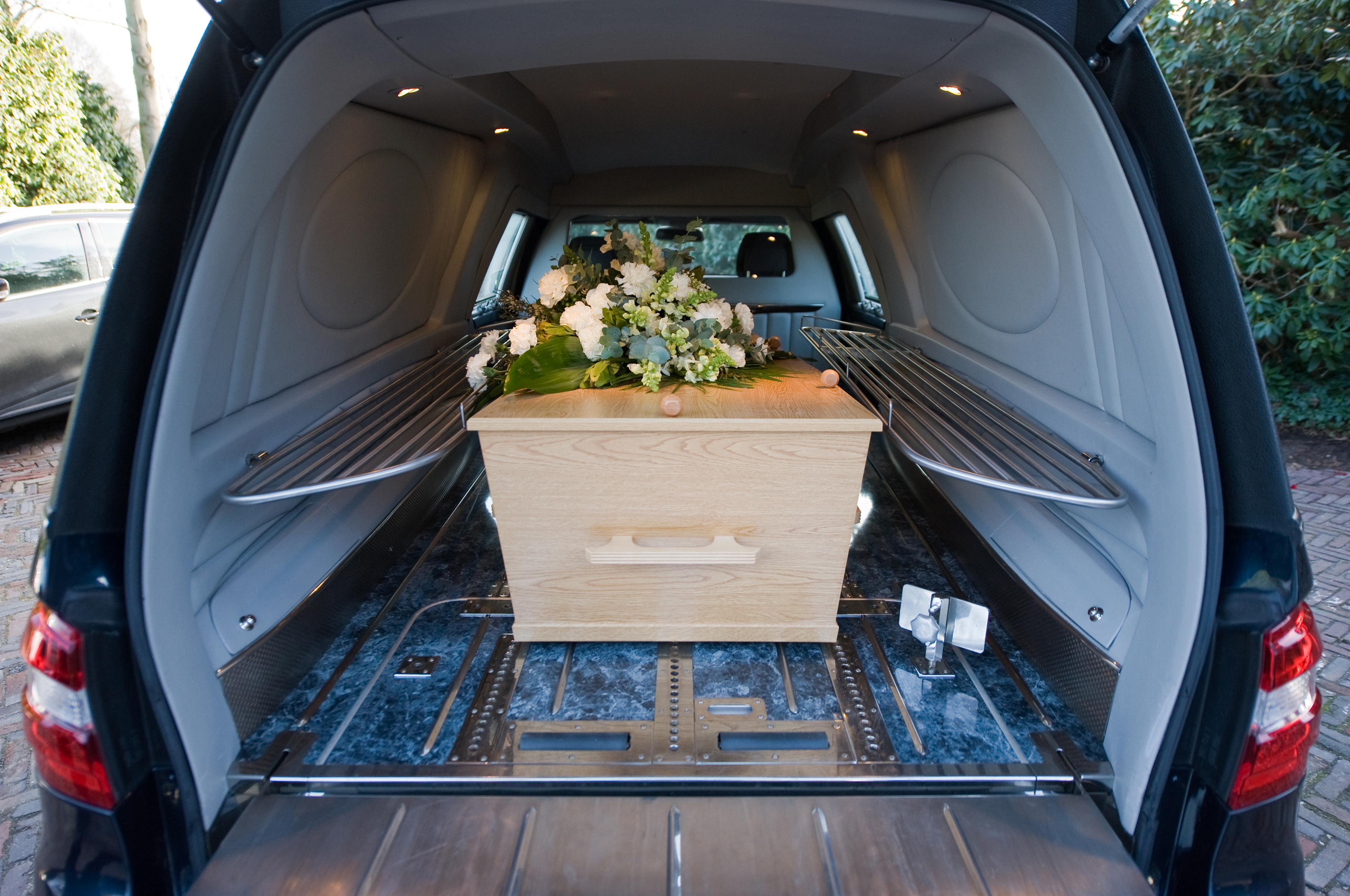 The granddad had a lovely funeral and was buried next to his wife. | Source: Shutterstock