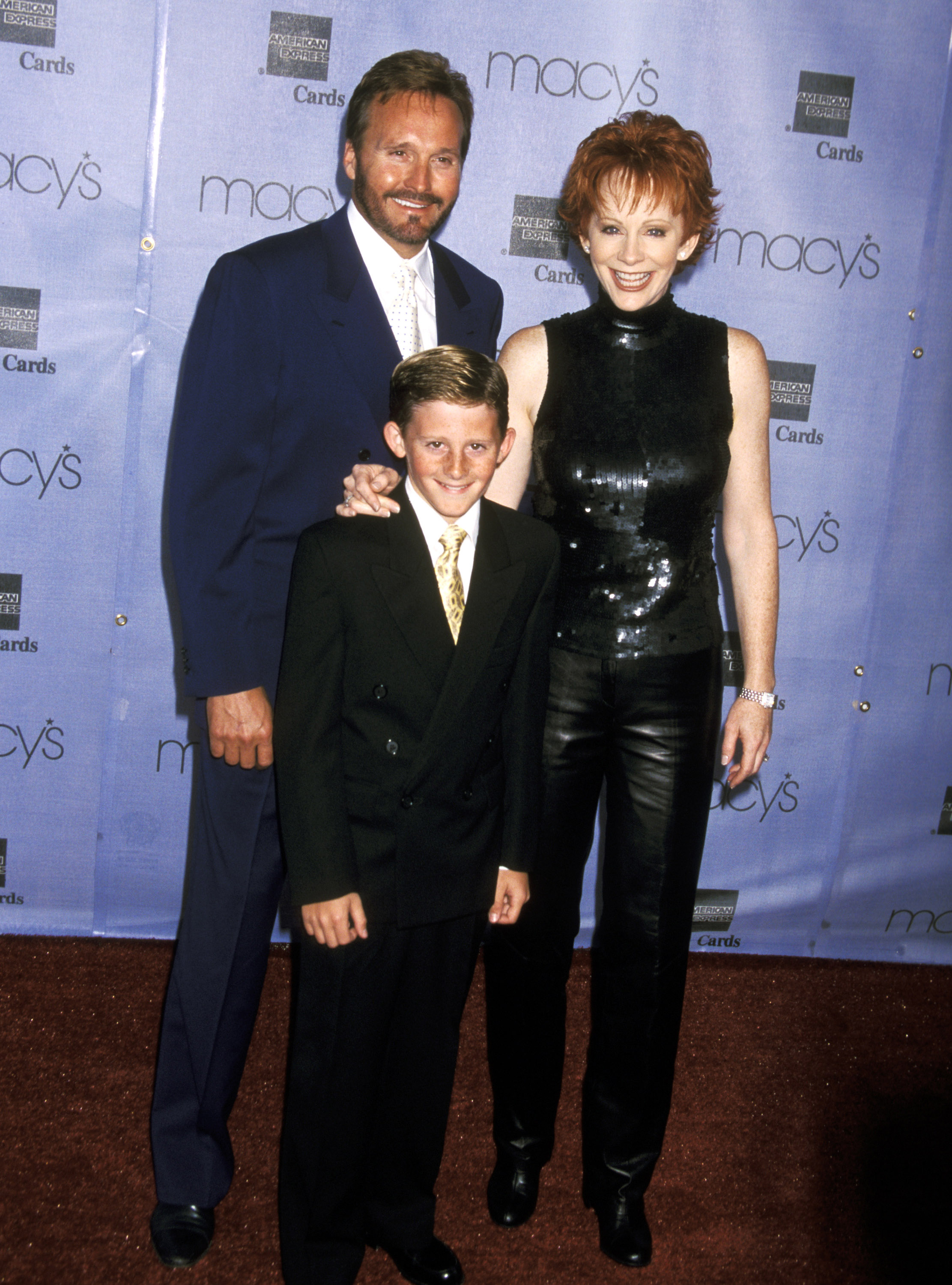 Narvel Blackstock, Reba McEntire, and Shelby Blackstock at the Passport '01 20 Years of AIDS, 20 Years of Hope event in 2001 | Source: Getty Images