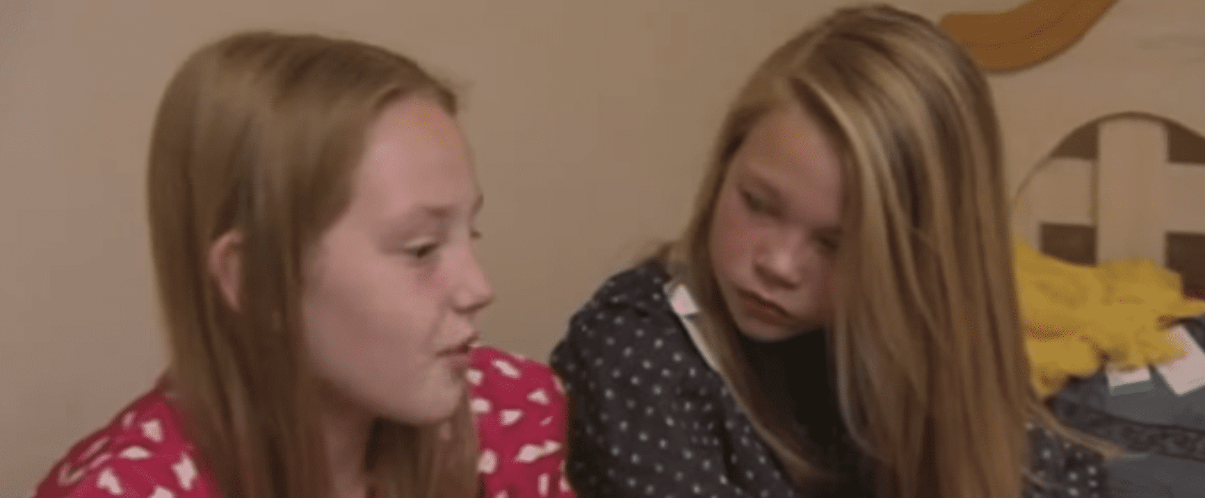 Kaylee and the girl she bullied. | Source: youtube.com/ABC News