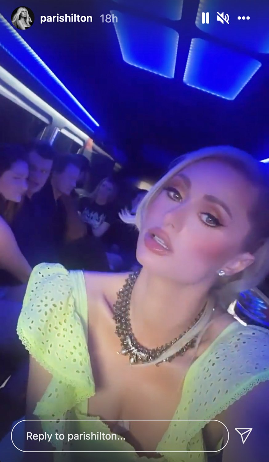 Paris Hilton and her guests inside the party limo | Photo: Instagram.com/stories/parishilton