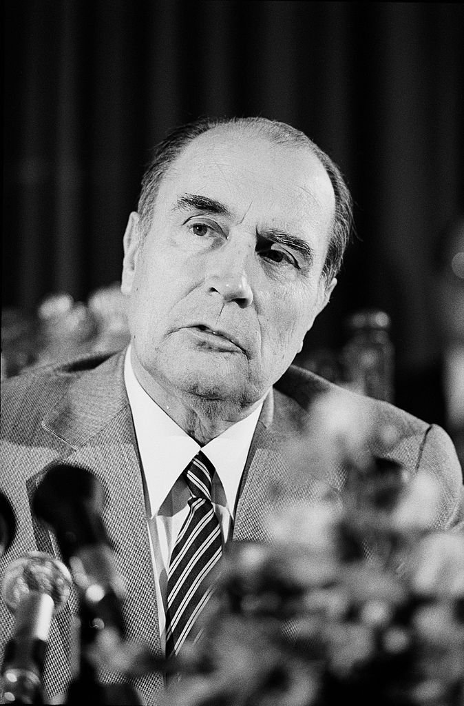 François Mitterrand, président de la France lors d'une conférence de presse à Vienne. 1982. | Photo : Getty Images