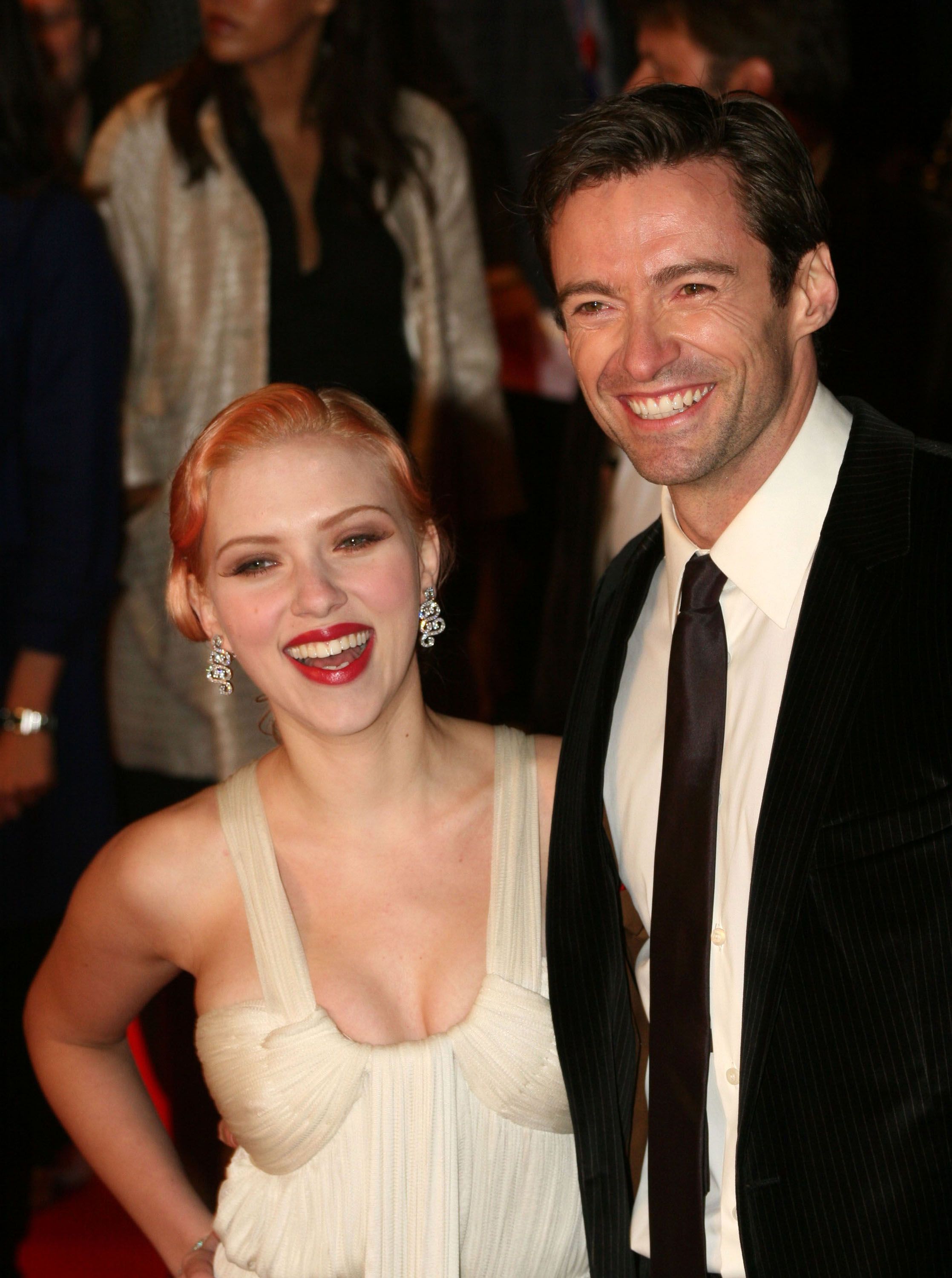 Scarlett Johansson and Hugh Jackman at "The Prestige" premiere in 2006 in London, Great Britain | Source: Getty Images