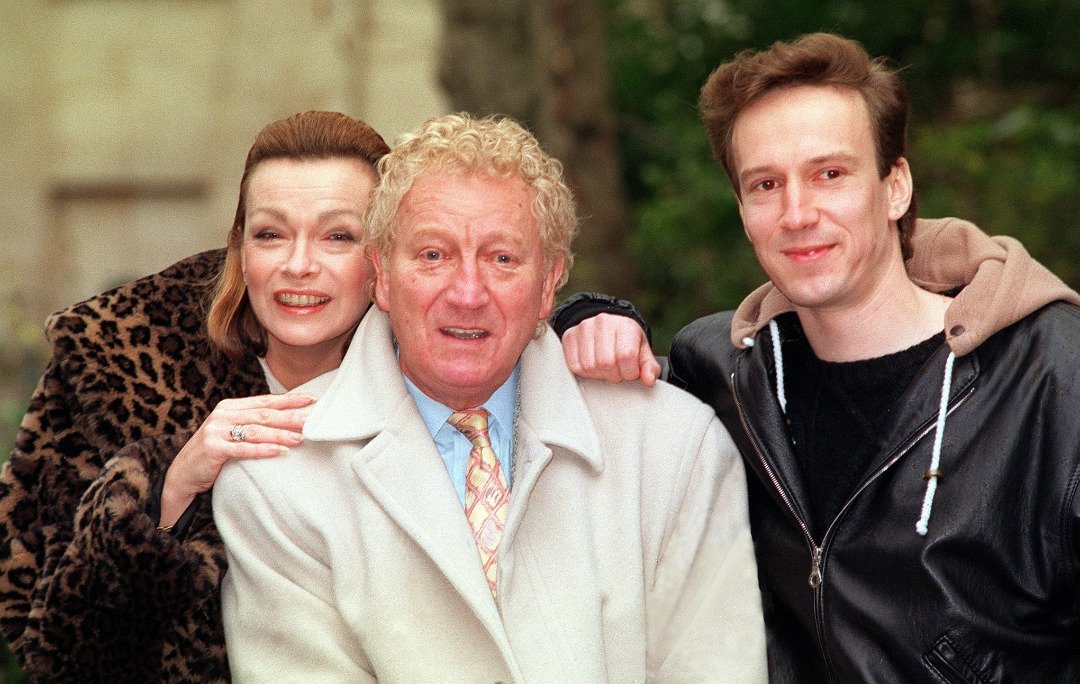 Barry Foster sur le tournage de la série "Van der Valk" | Photo : Getty Images