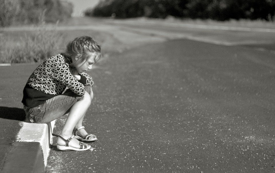 Une petite fille seule. | Photo: Max Pixel