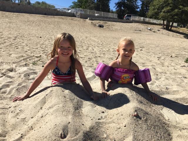 Kayti Edwards' daughter, Ever, with her friend, as seen in a photo posted on July 23, 2016 | Source: Facebook/Kayti Blake Edwards