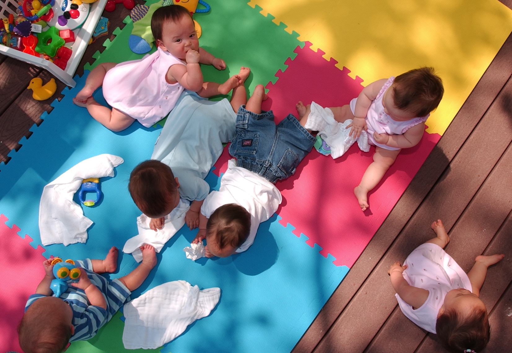 Aaden, Leah, Collin, Joel, Alexis, and Hannah Gosselin in Wyomissing on April 20, 2005 | Source: Getty Images