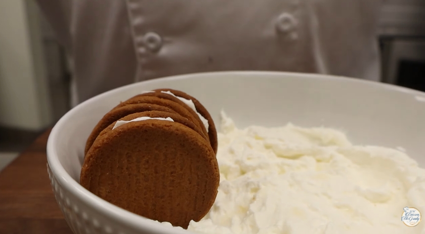 Ginger Nut biscuits were layered into a creamy yoghurt base, reflecting Queen Elizabeth II's preferred version of the now-viral recipe. | Source: YouTube/Darren McGrady
