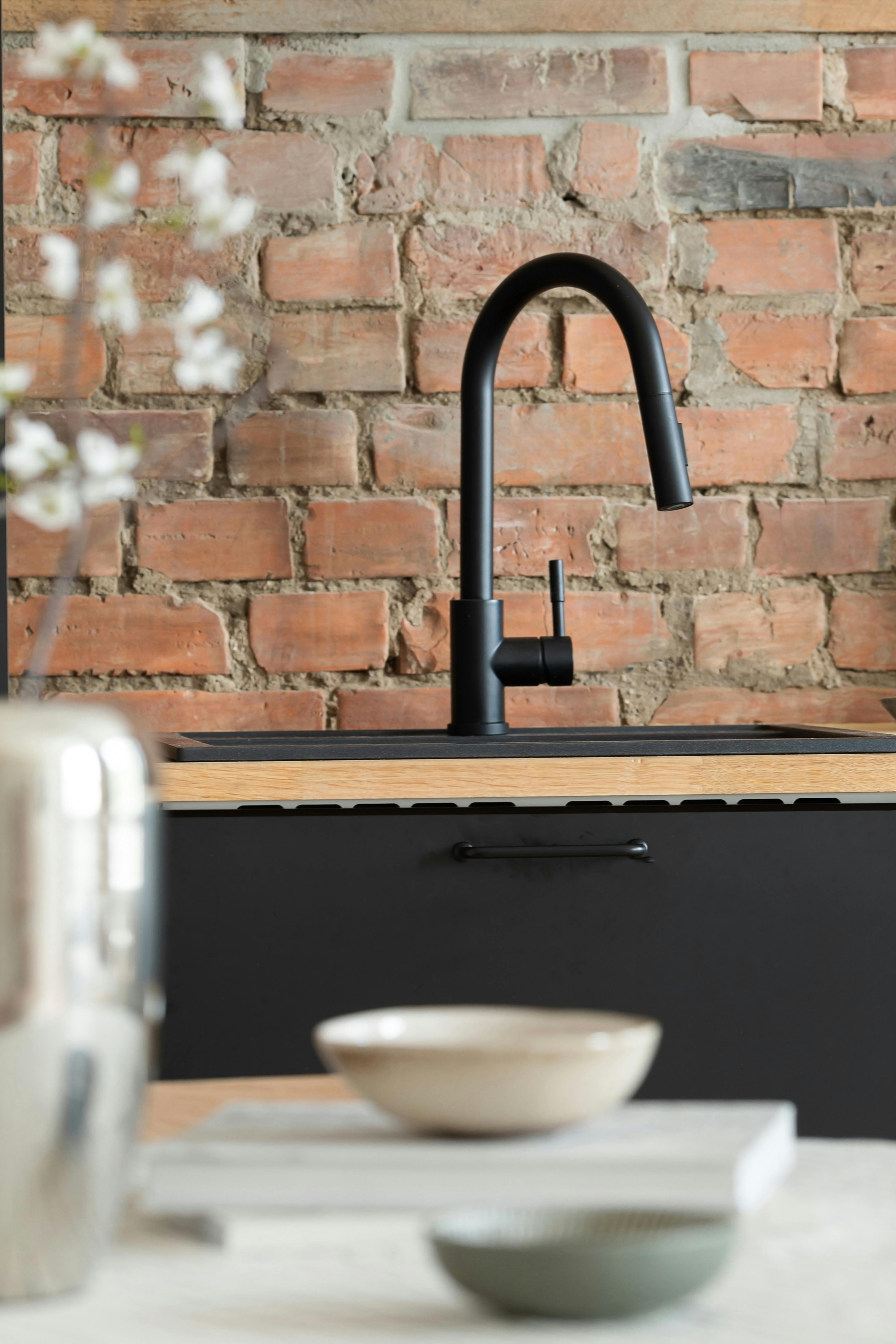 Modern kitchen faucet | Source: Pexels