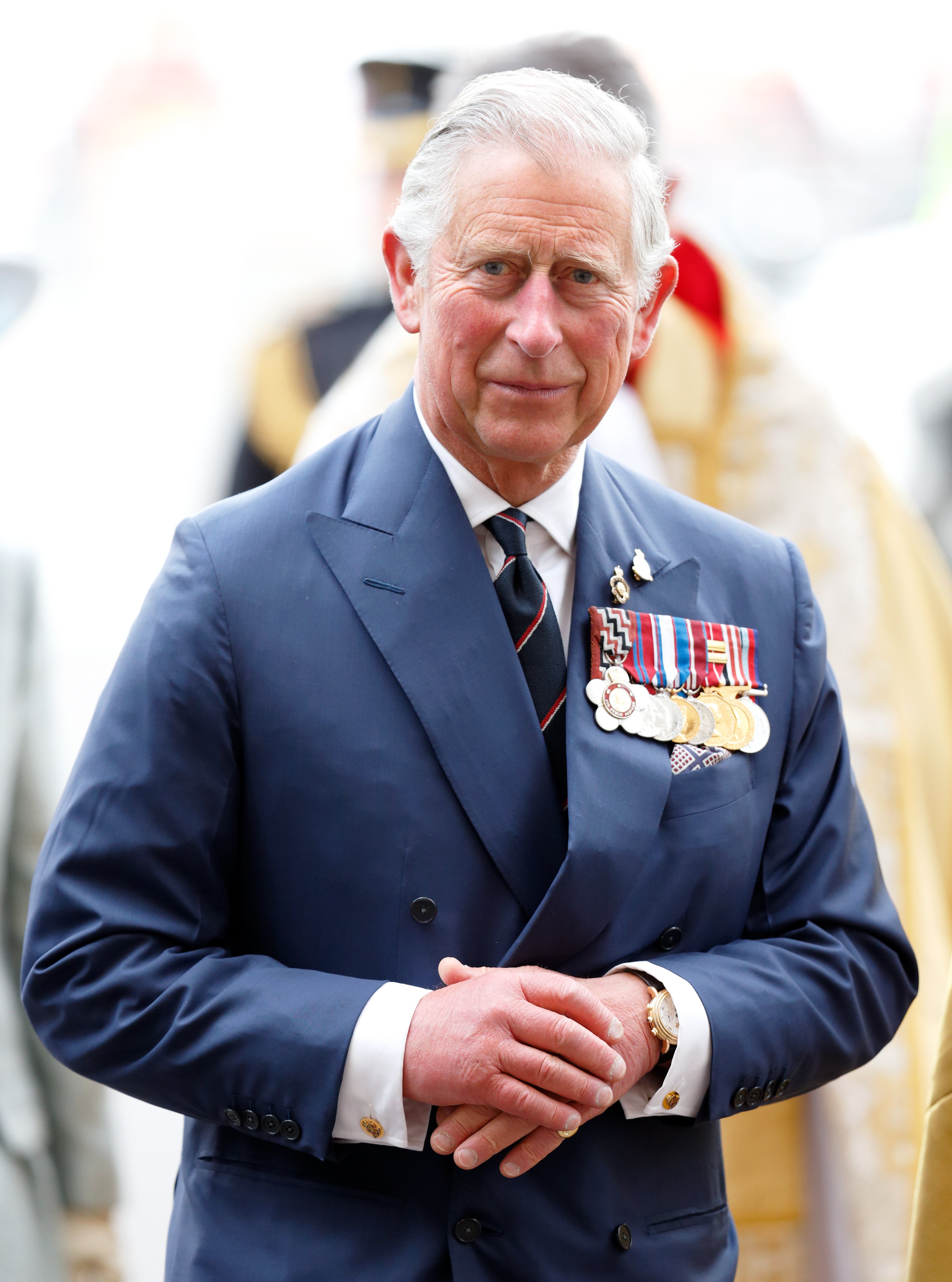 König Charles nimmt am 10. Mai 2015 in London, England, an einem Erntedankgottesdienst zum 70. Jahrestag des VE Day in der Westminster Abbey teil. | Quelle: Getty Images