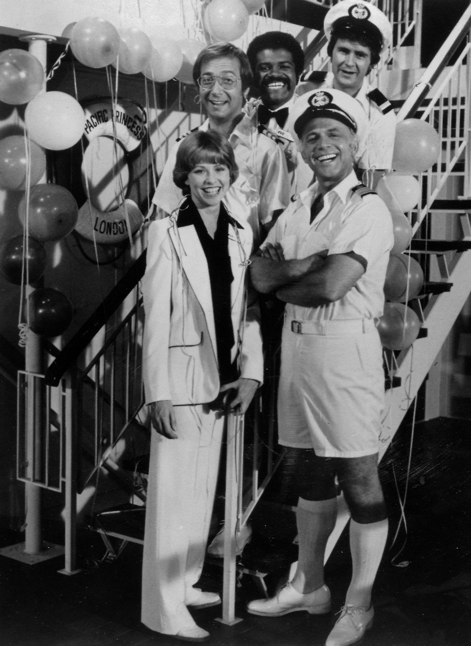 Publicity photo of cast for "The Love Boat" series premiere | Photo: Wikimedia Commons Images