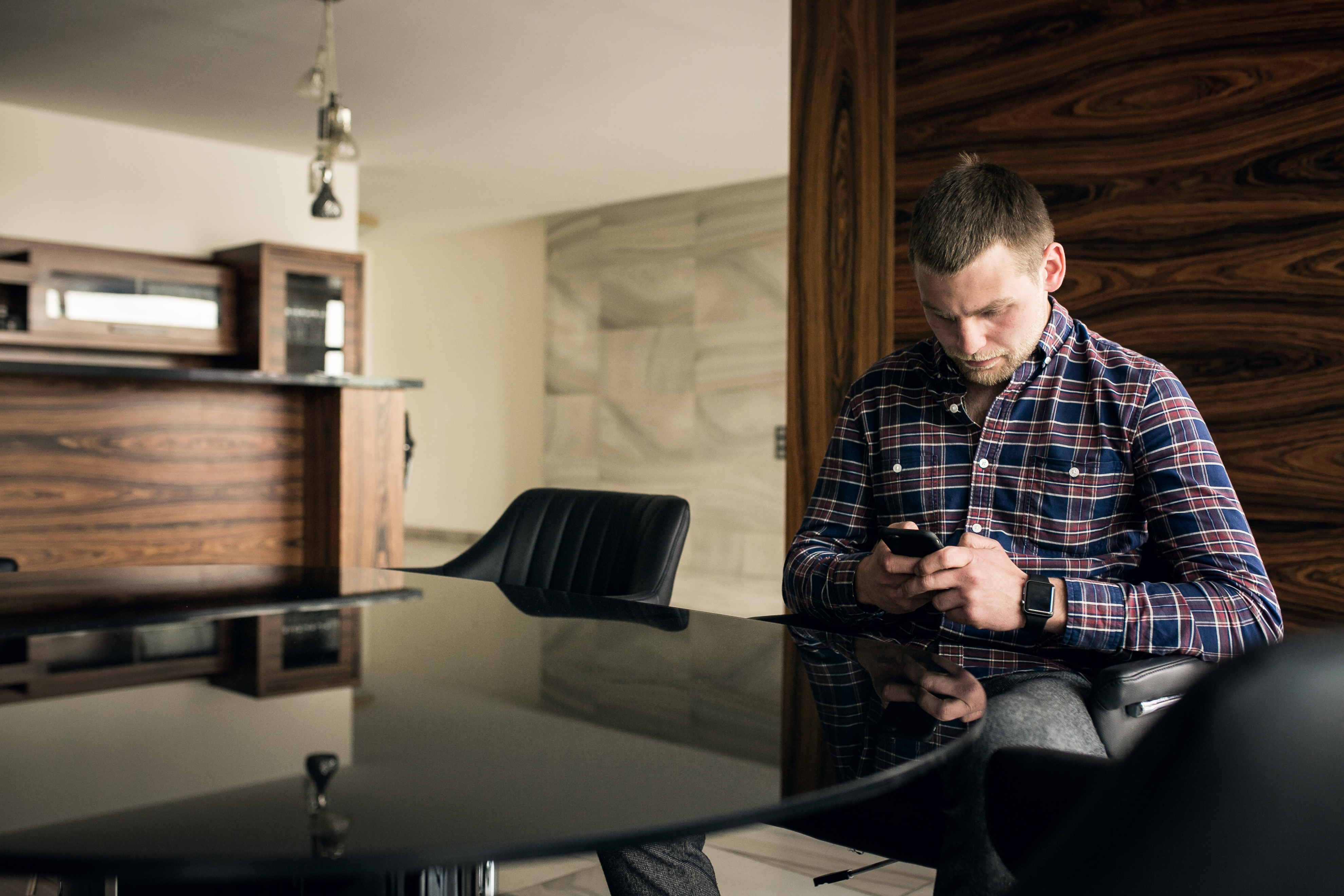 A man staring at his phone | Source: Freepik