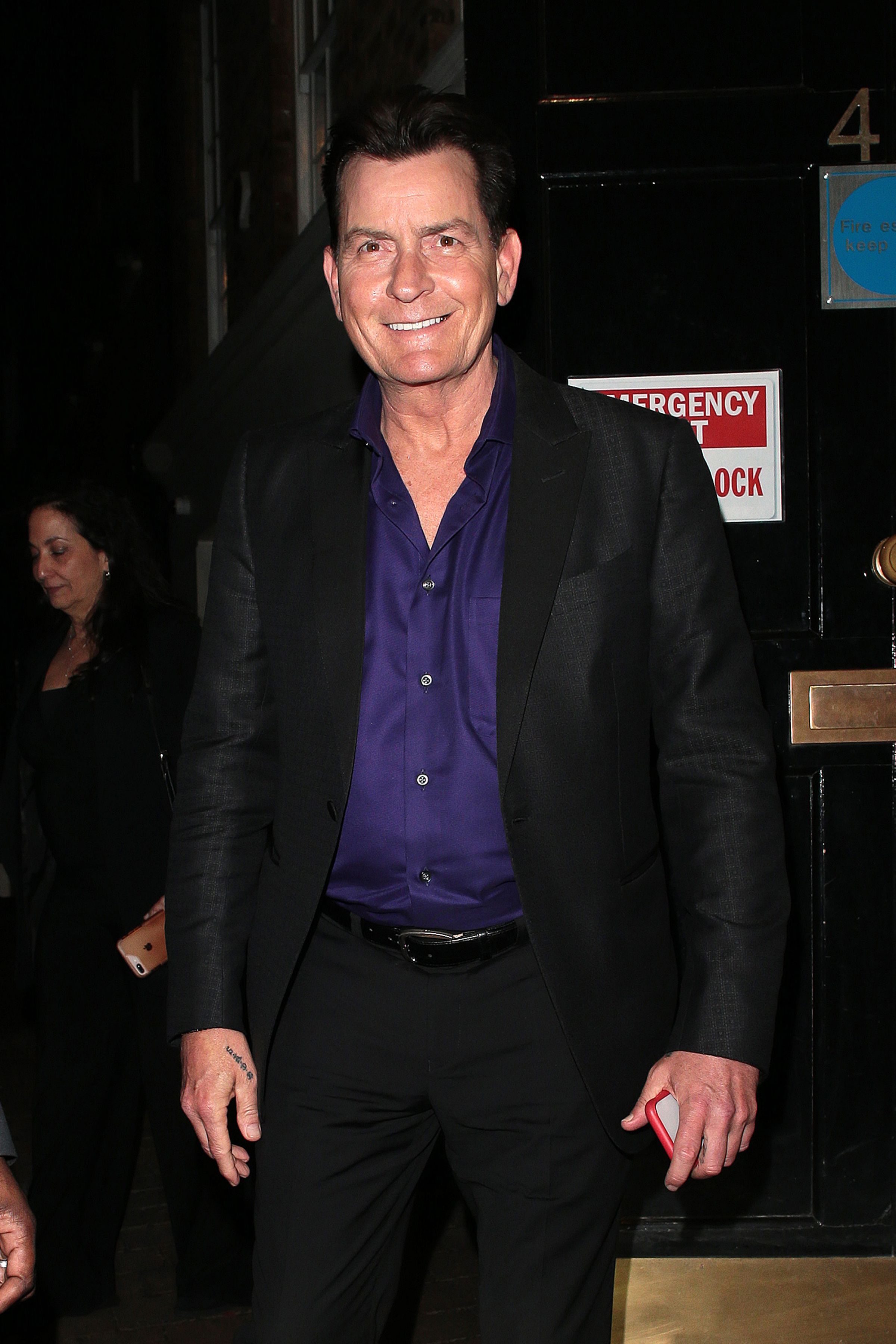 Charlie Sheen leaving Annabel's after Q&A to discuss his life and career in London, England | Photo: Getty Images