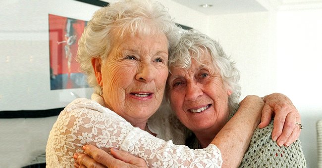 Elizabeth Hamel and Ann Hunt. │Source: Getty Images