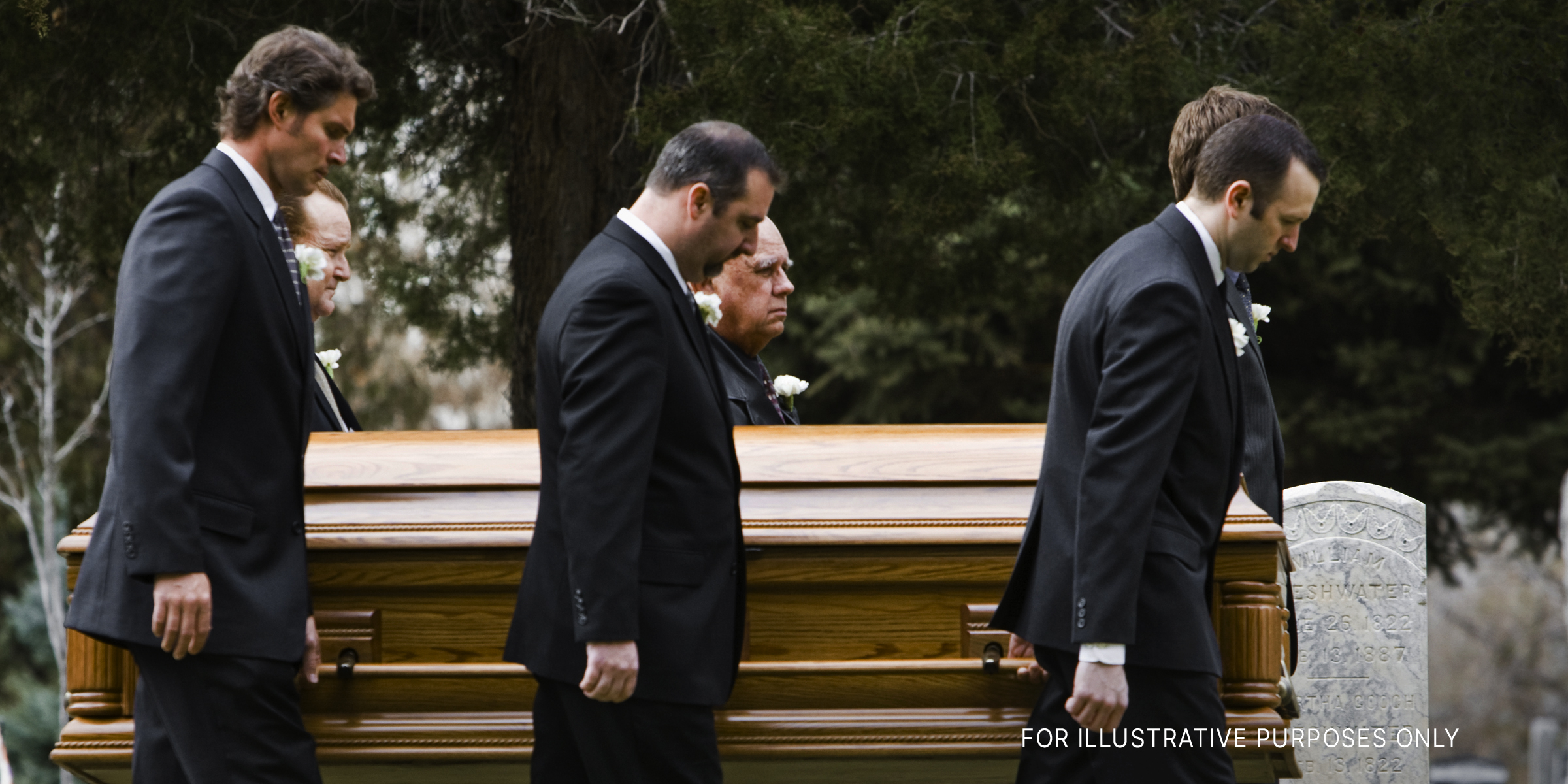 Men holding a casket. | Source: Getty Images