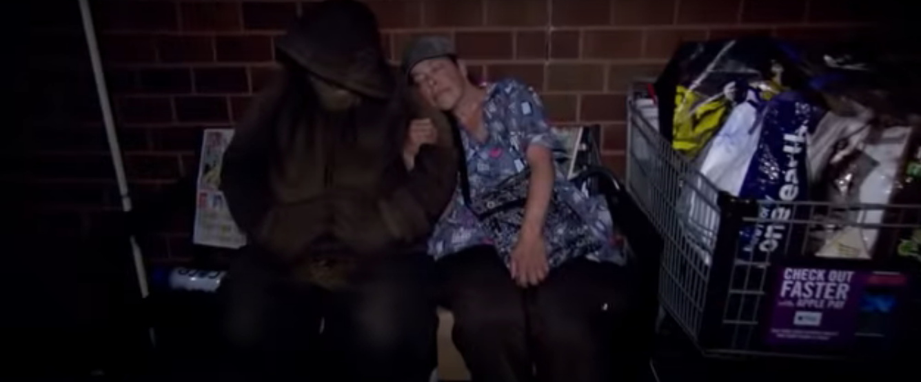 Jerry Lewis's daughter Suzan sleeping on a metal bench alongside a friend | Source: YouTube/Inside Edition