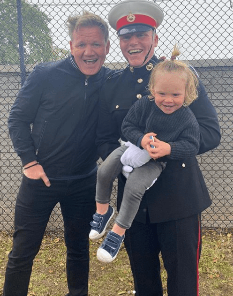 Chef Gordon Ramsay from "Hell's Kitchen" and "Kitchen Nightmares" posing with his 20-year-old son Jack and 17-month-old son Oscar | Photo: Instagram/gordongram