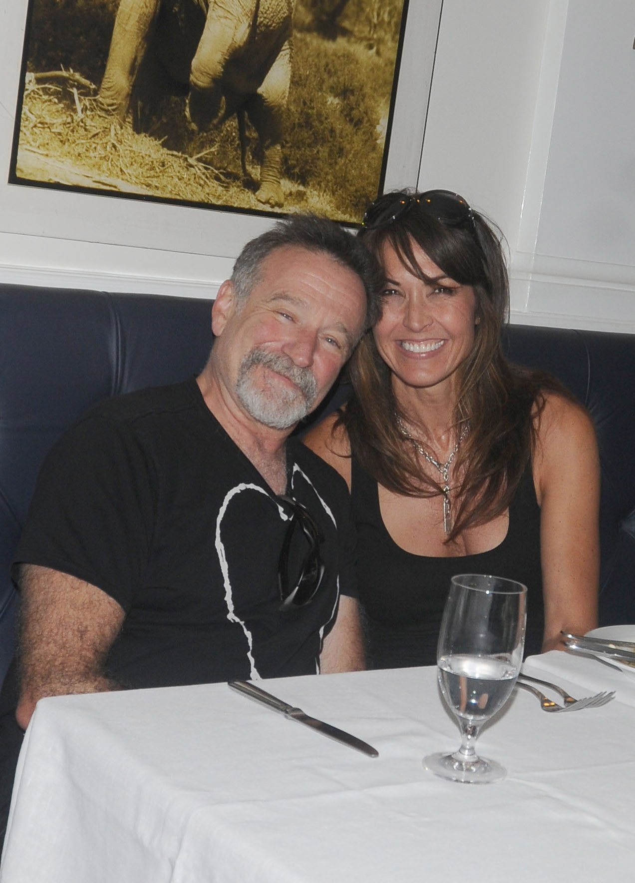 Robin Williams and Susan Schneider having lunch at Nello on October 03, 2010 in New York City | Source: Getty images 