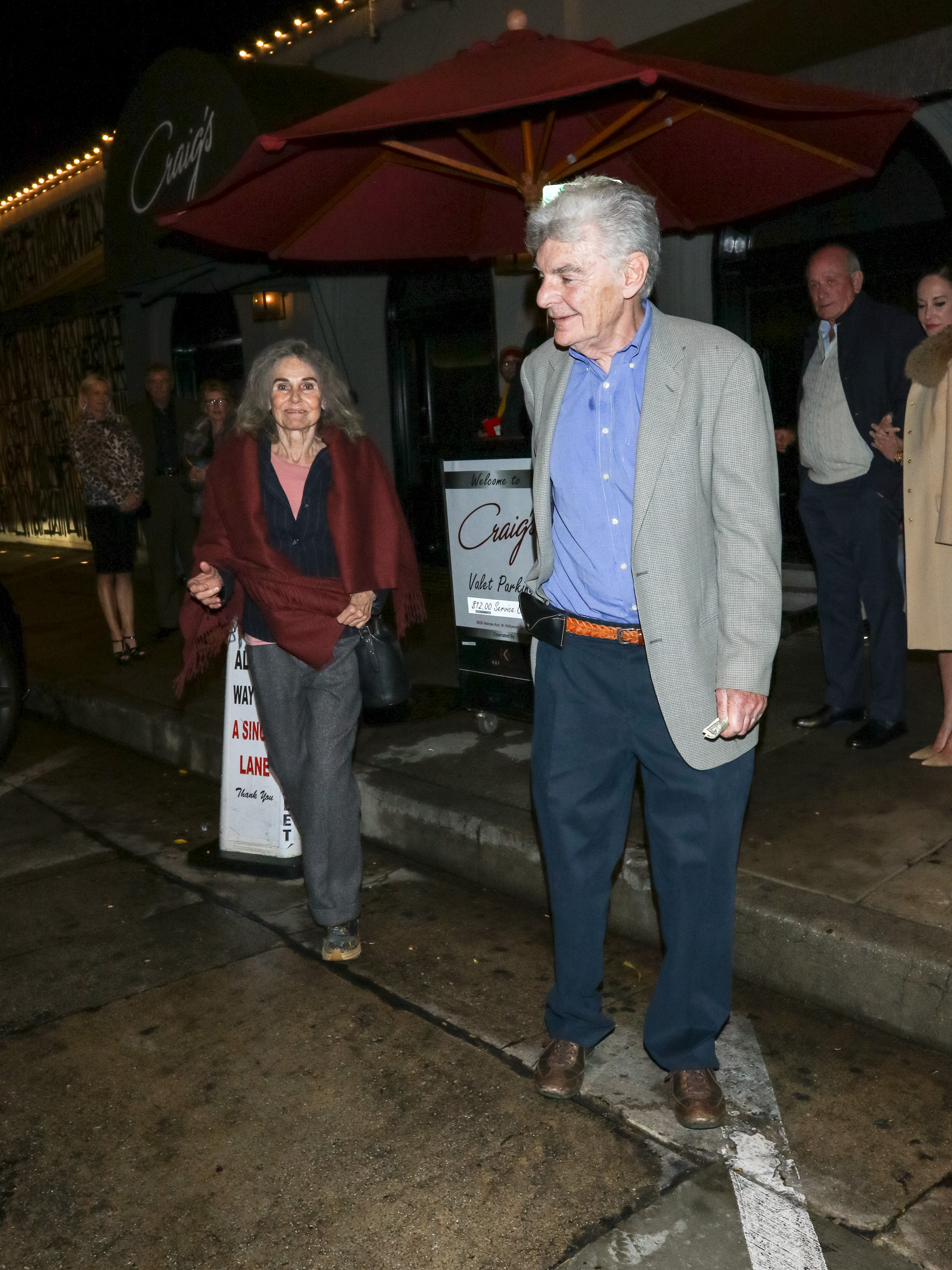 That same evening, they were also photographed outside Craig's restaurant in West Hollywood.