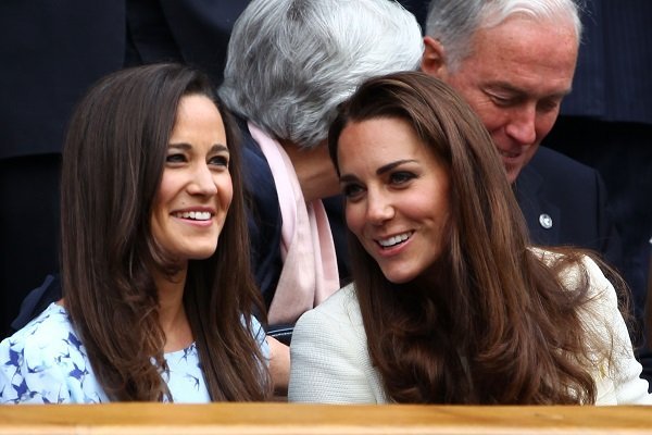 Pippa and Kate Middleton at the All England Lawn Tennis and Croquet Club on July 8, 2012 in London, England | Source: Getty Images