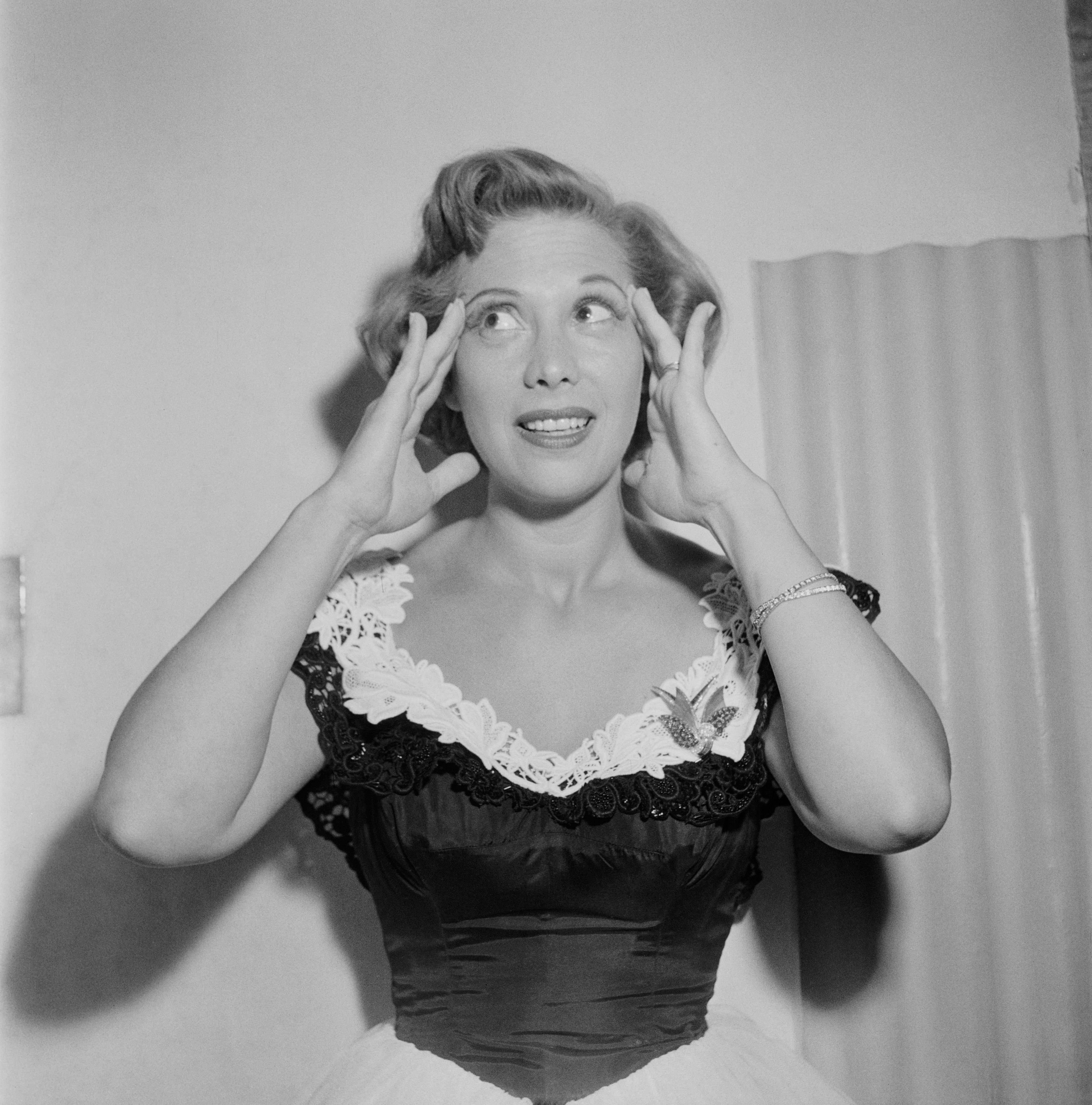 A portrait of American actress and singer Dinah Shore in September 1948. | Photo: Getty Images