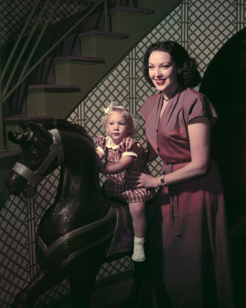 American actress Linda Darnell with her adopted daughter Lola (Charlotte Mildred), circa 1950. | Photo: Getty Images