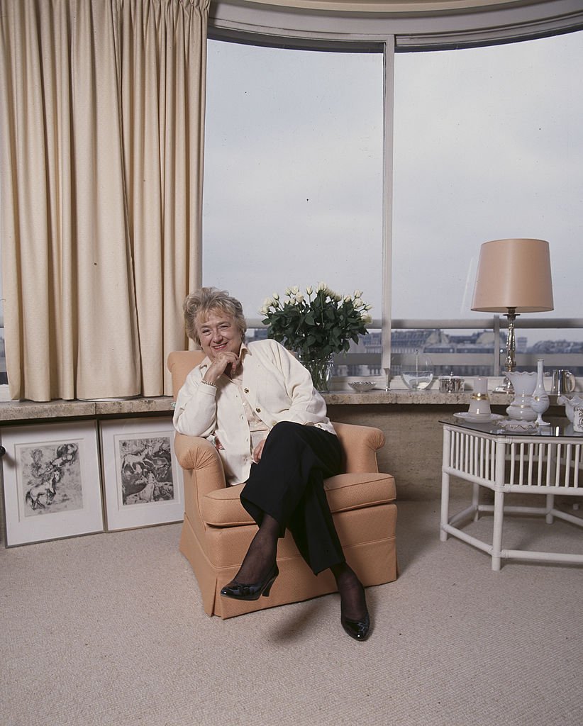 Jacqueline Maillan dans sa maison parisienne au mois de janvier 1992. l Source : Getty Images Jacqueline Maillan dans sa maison parisienne au mois de janvier 1992. l Source : Getty Images