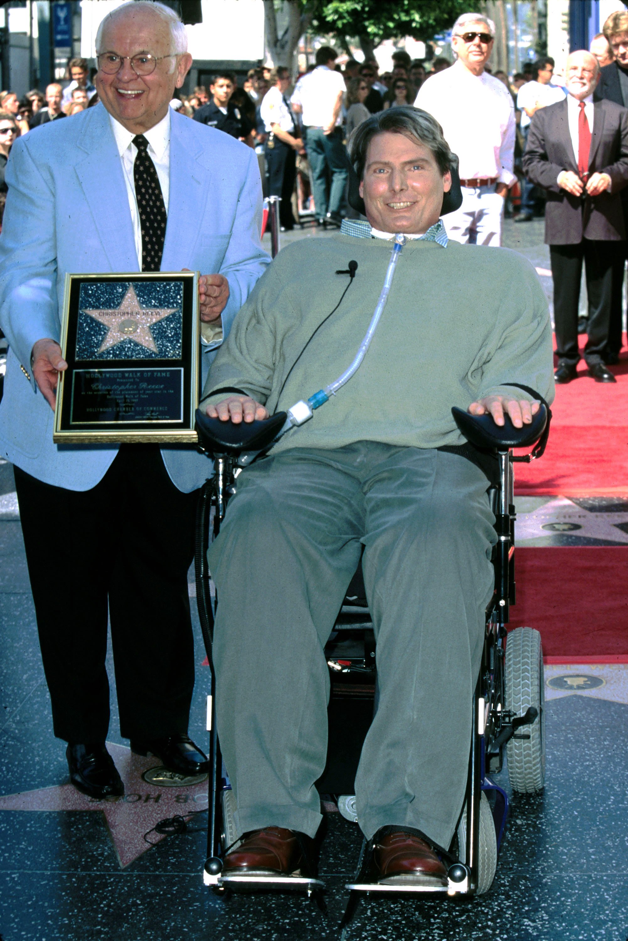Chris Reeve recibiendo su estrella de Hollywood en 1997 | Foto: Getty Images 