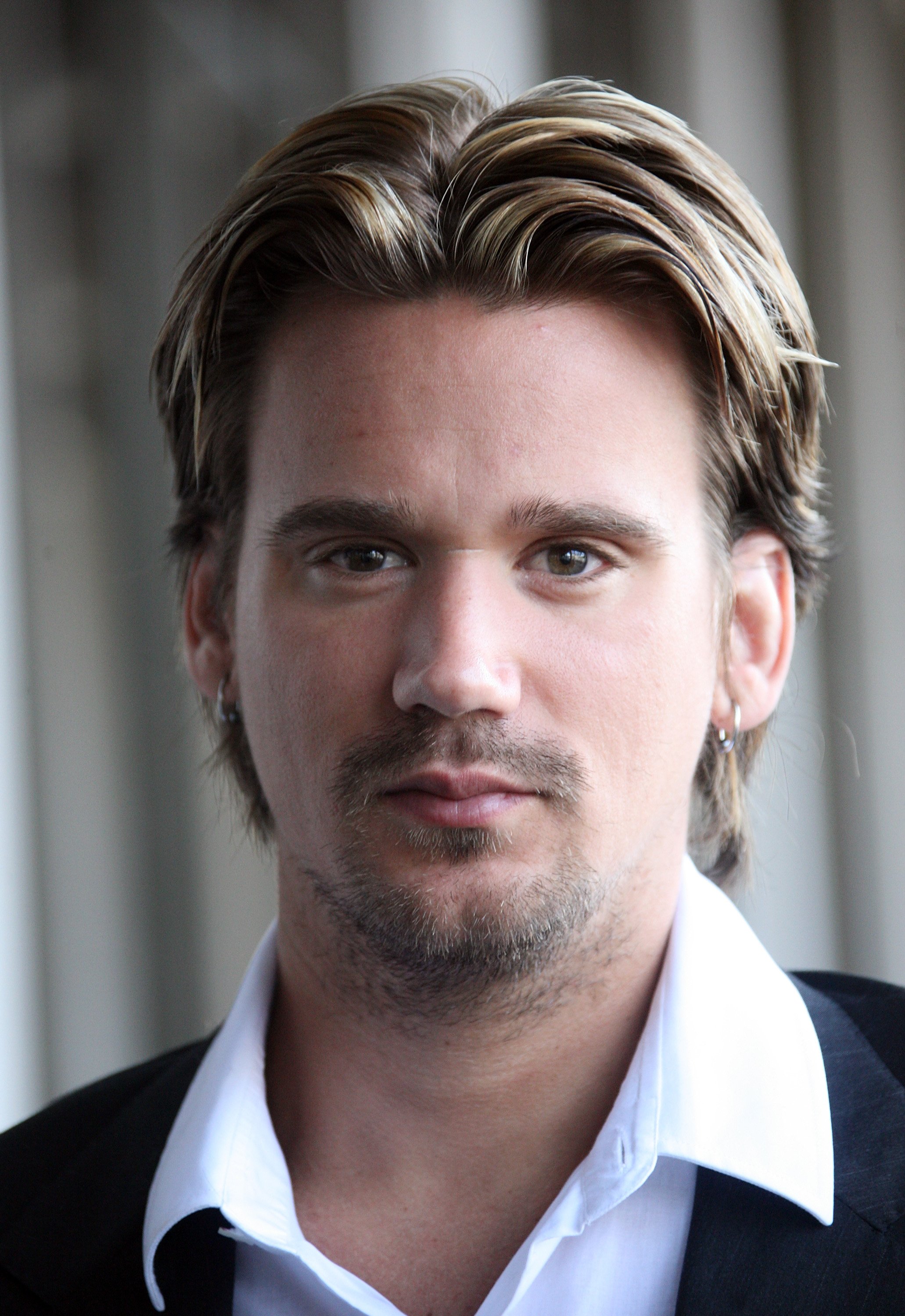 Sean Stewart leaves the Los Angeles Superior Court after his appearance for his trial appearance on April 25, 2008 in Los Angeles, California ┃Source: Getty Images