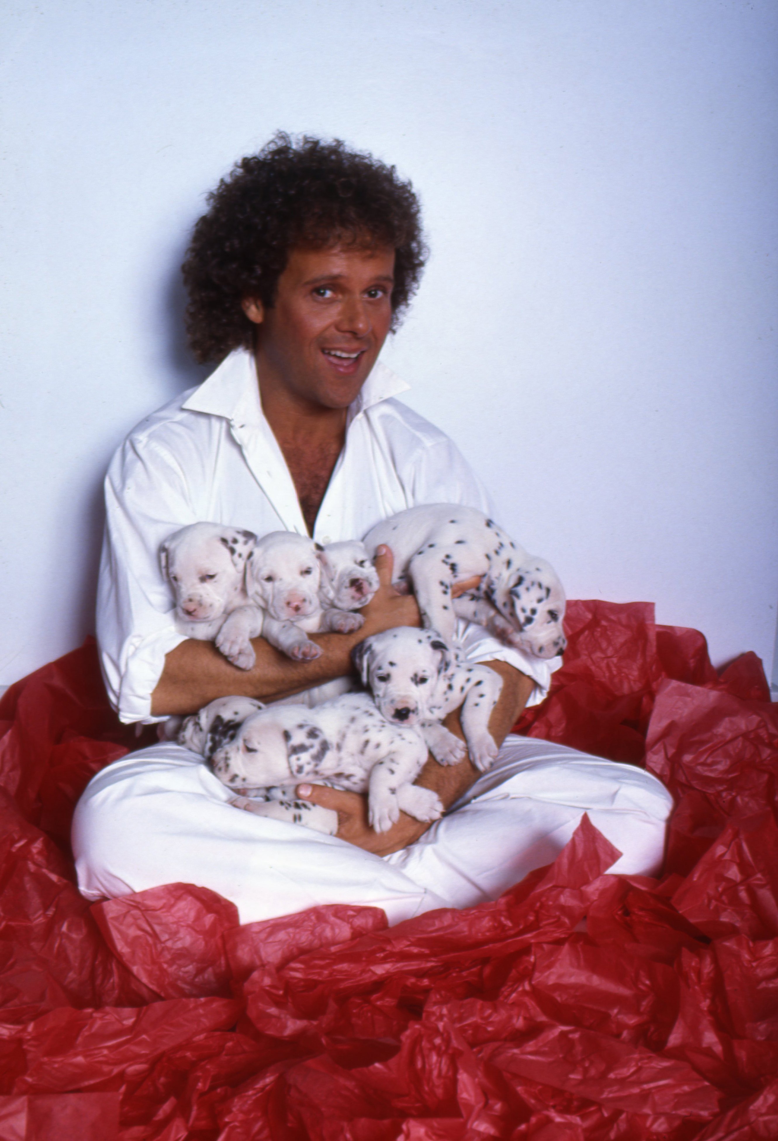 Richard Simmons poses for a portrait with Dalmatian puppies on July 2, 1985, in Los Angeles, California | Source: Getty Images