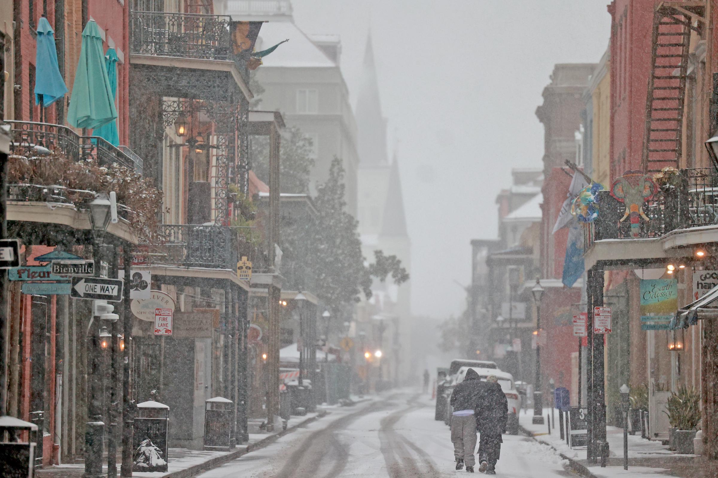 Snow falls on Chartres Street in the French Quarter in New Orleans, Louisiana, on January 21, 2025 | Source: Getty Images