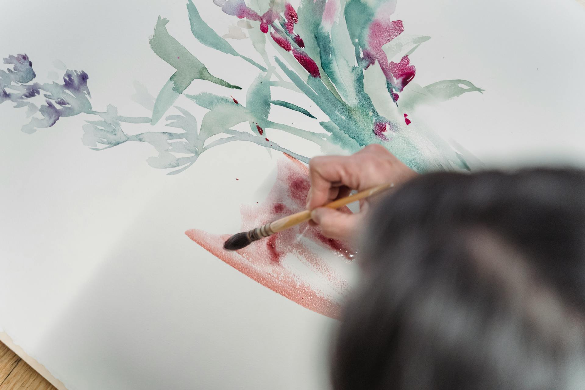 A closeup shot of a person painting an artwork | Source: Pexels