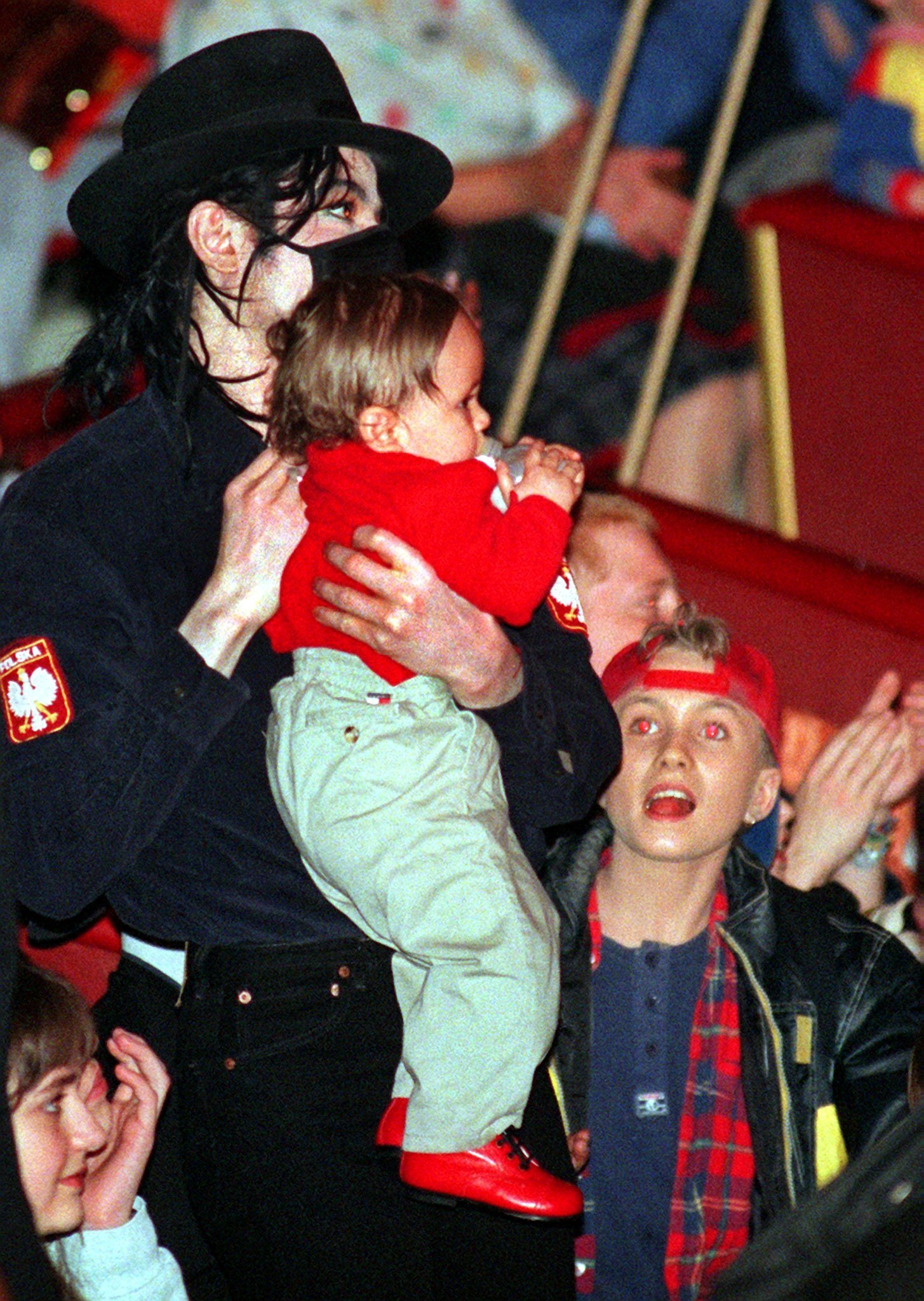 Michael Jackson with his daughter Paris Jackson in Germany, München in 1998 | Source: Getty Images