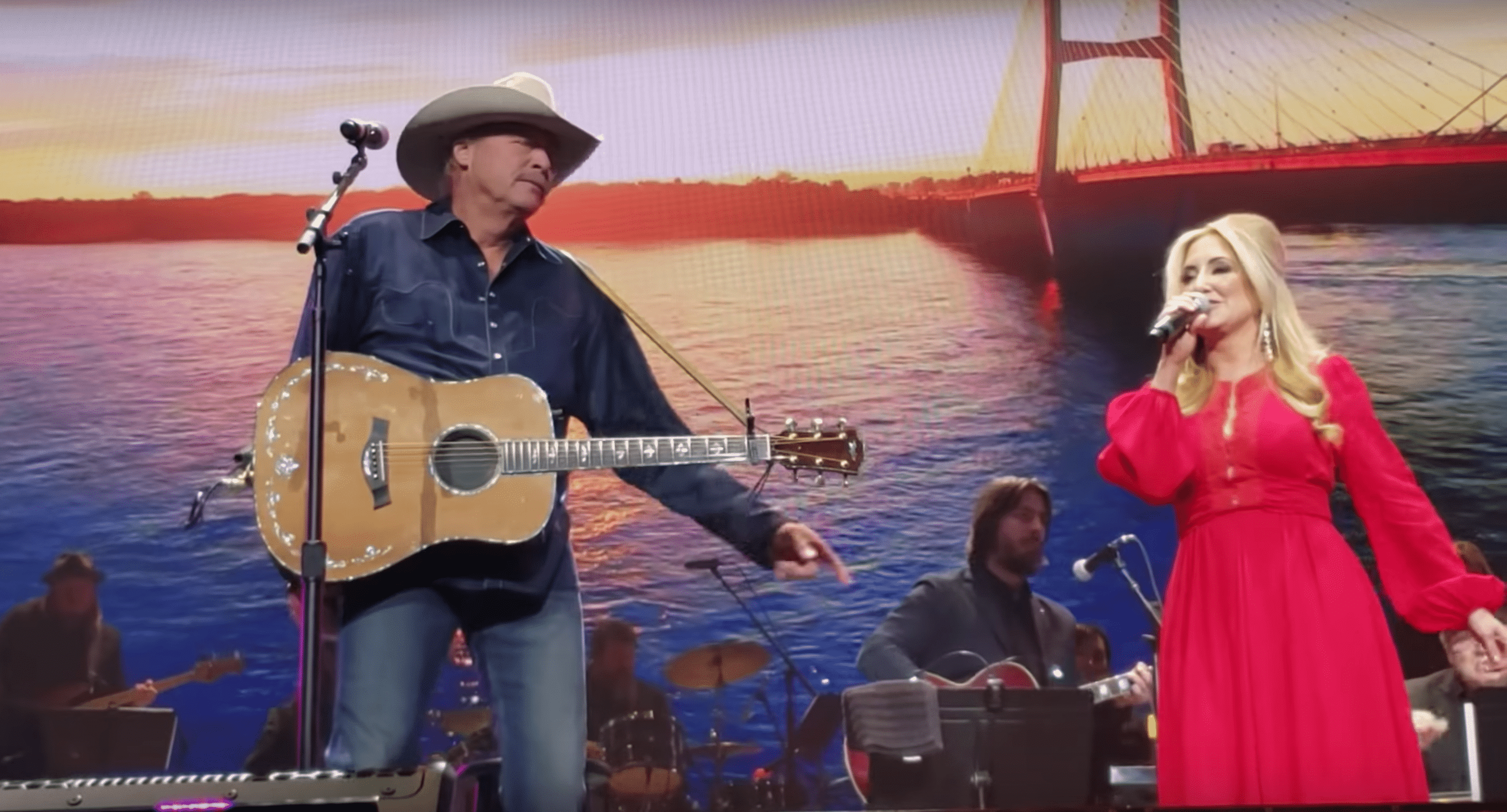 Alan Jackson and Lee Ann Womack share the stage for Loretta Lynn's birthday tribute. | Source: YouTube/TaylorHendrix