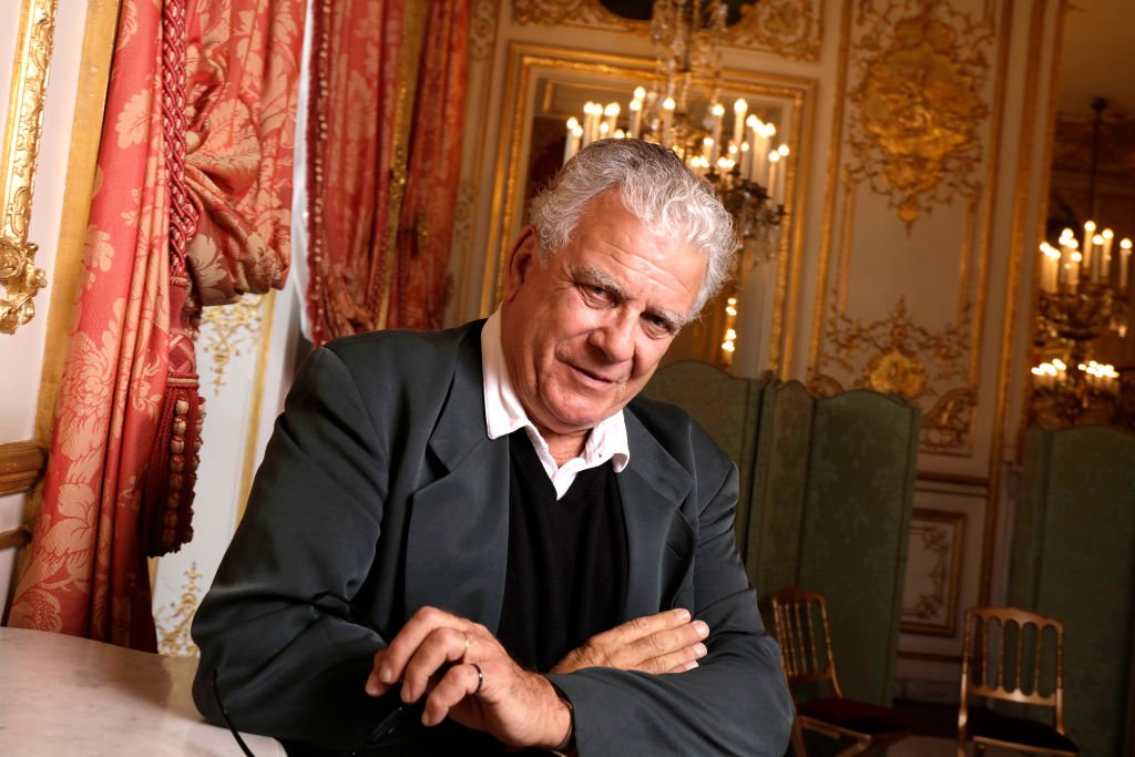Constitutionnaliste et politologue français, Olivier Duhamel pose lors d'une séance de portrait à Paris, France, le 30/03/2019. | Photo : Getty Images