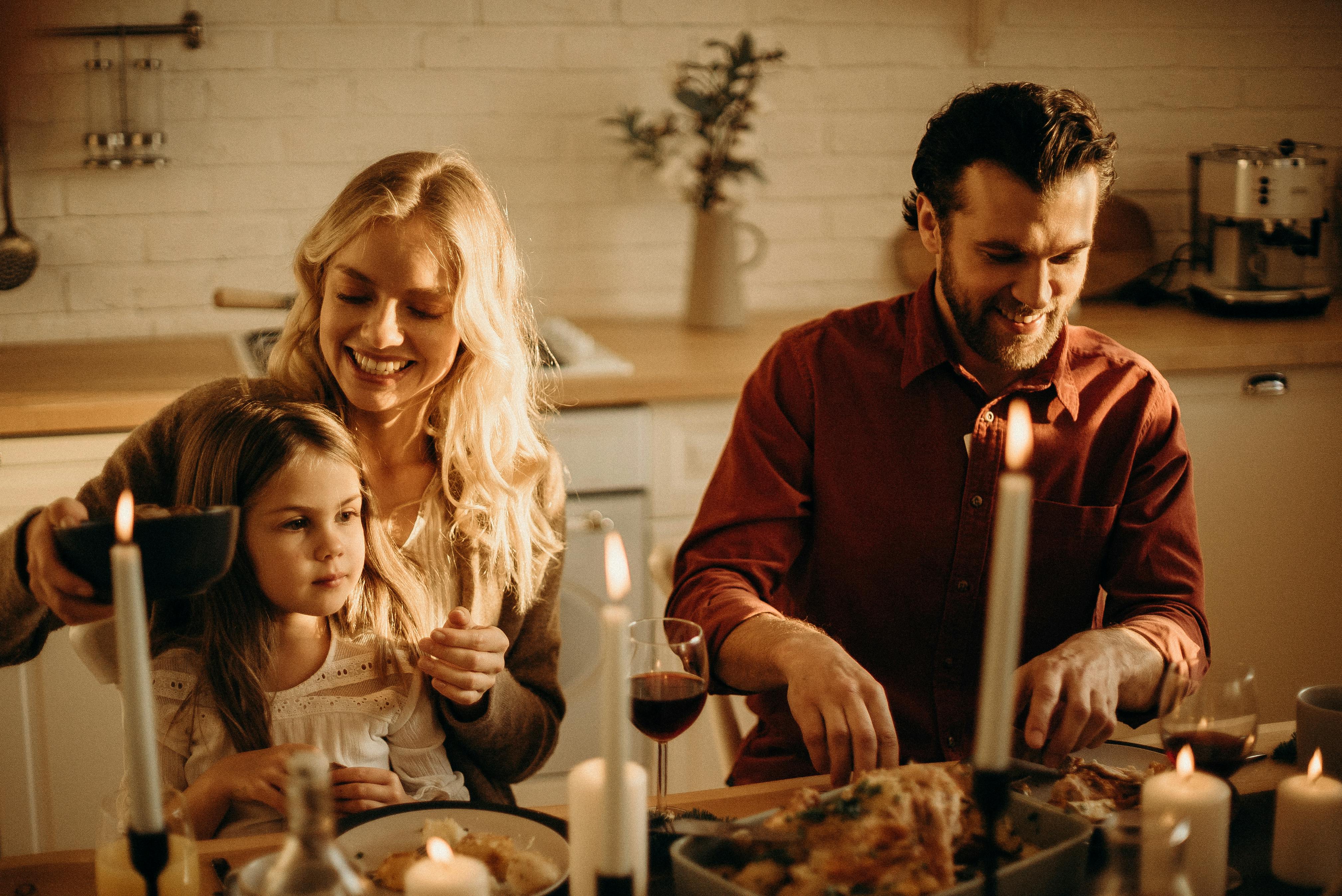 A happy family having dinner | Source: Pexels