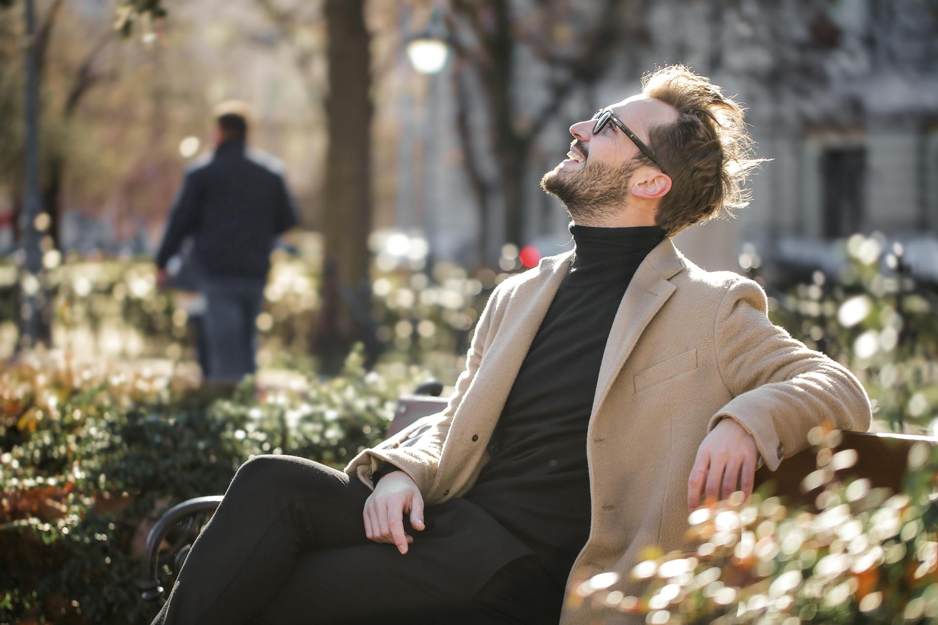 A man sitting on a bench outside | Source: Pexels