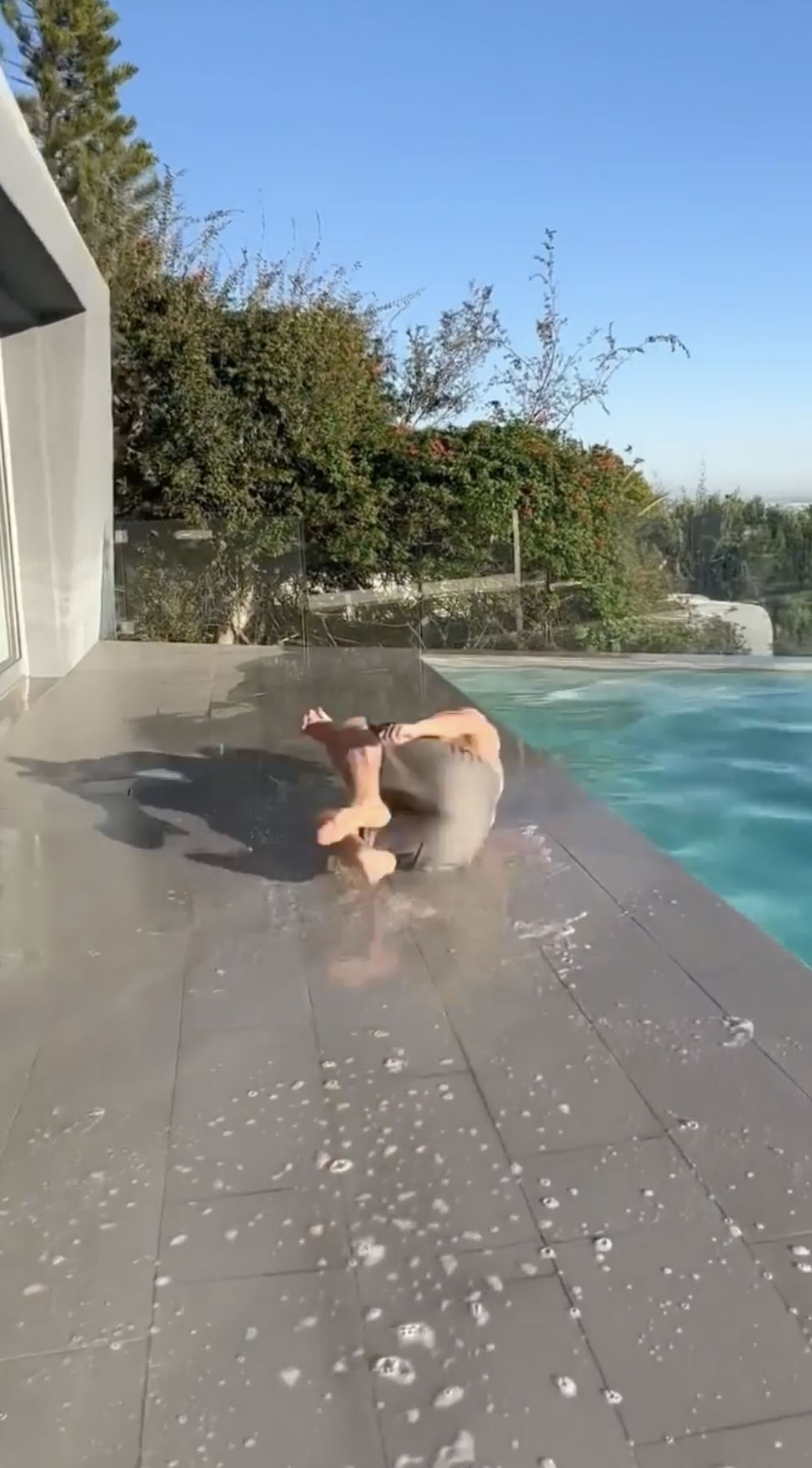 A view of Jennifer Garner's pool area from a post dated April 6, 2022. | Source: Instagram/jennifer.garner